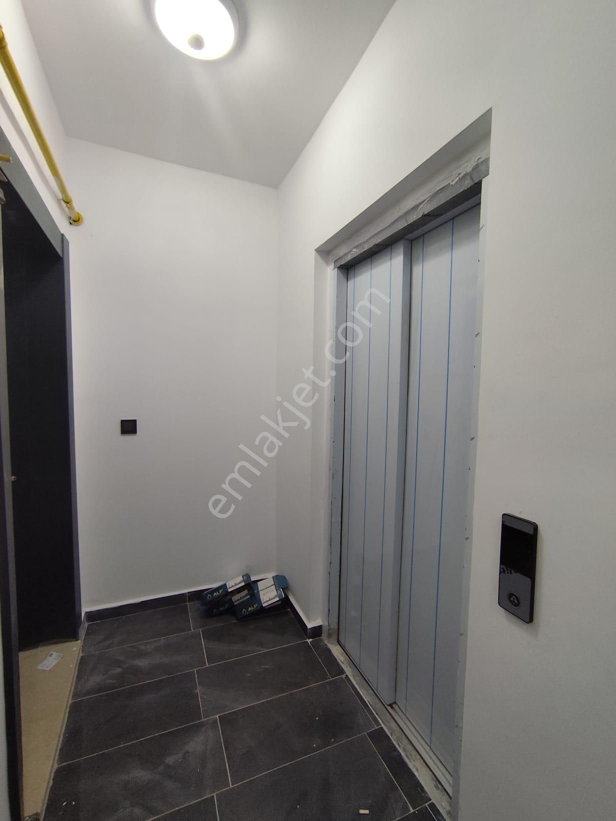 Özgür Gayrimenkul'den Çamılıca Mahaleside Satılık Ultra Lüx 5+1 Dubleks Daire - Görsel 24