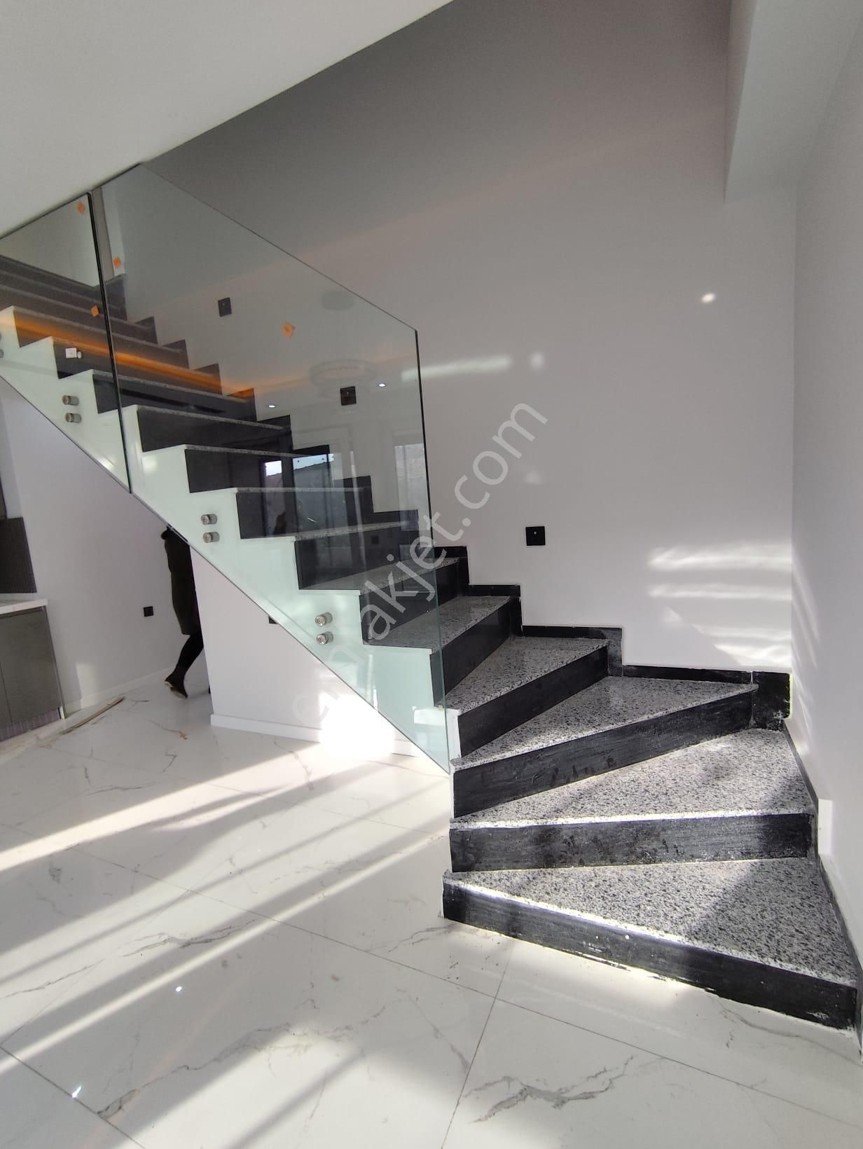 Özgür Gayrimenkul'den Çamılıca Mahaleside Satılık Ultra Lüx 5+1 Dubleks Daire - Görsel 14