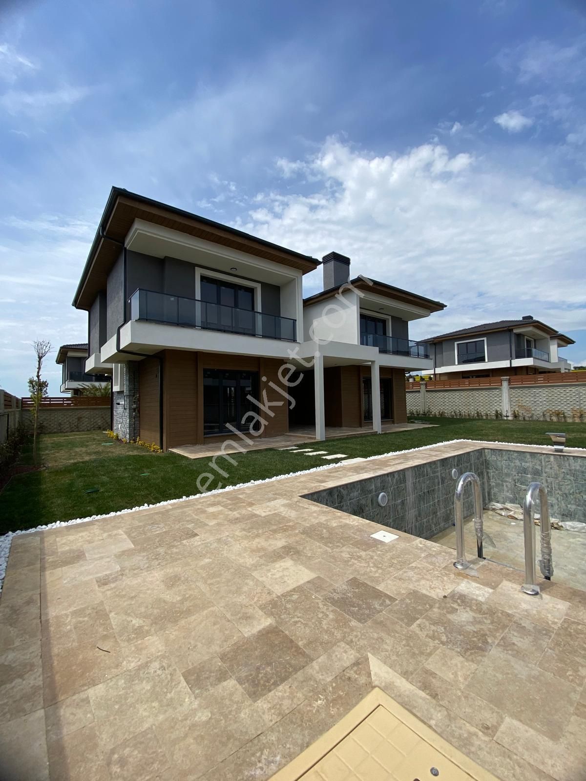 Silivride Özel Havuzlu Modern Mimarili Müstakil Satılık Villa - Görsel 10