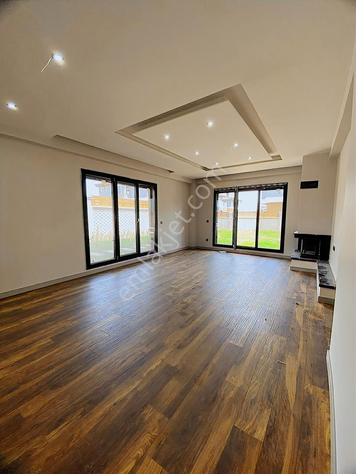 Silivride Özel Havuzlu Modern Mimarili Müstakil Satılık Villa - Görsel 15