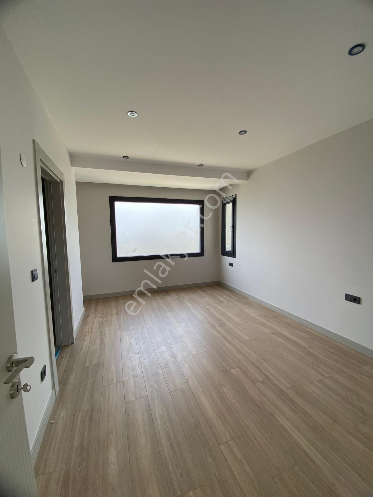 Silivride Özel Havuzlu Modern Mimarili Müstakil Satılık Villa - Görsel 23