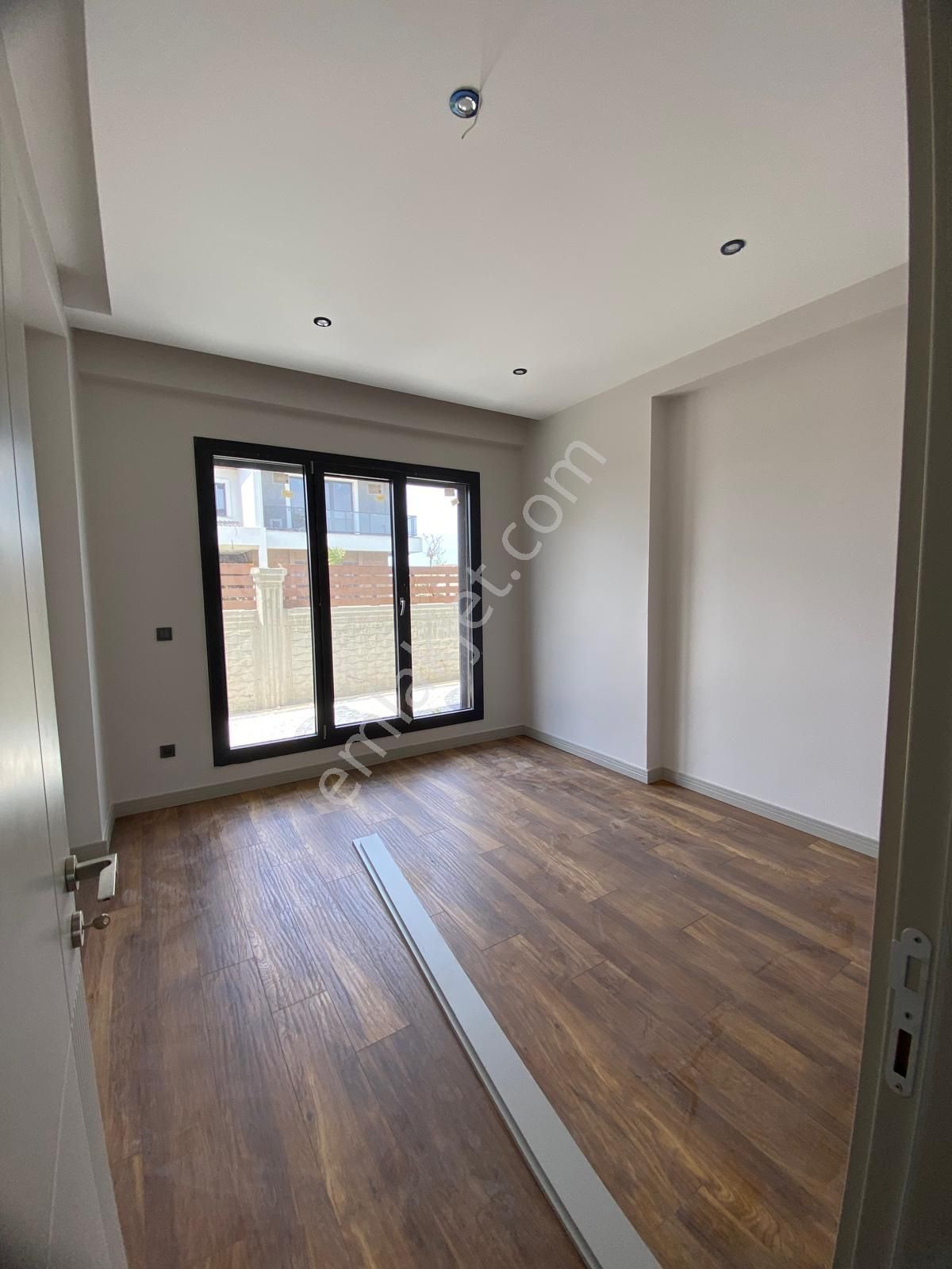 Silivride Özel Havuzlu Modern Mimarili Müstakil Satılık Villa - Görsel 14