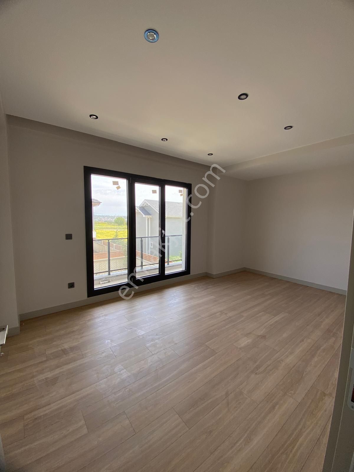 Silivride Özel Havuzlu Modern Mimarili Müstakil Satılık Villa - Görsel 18