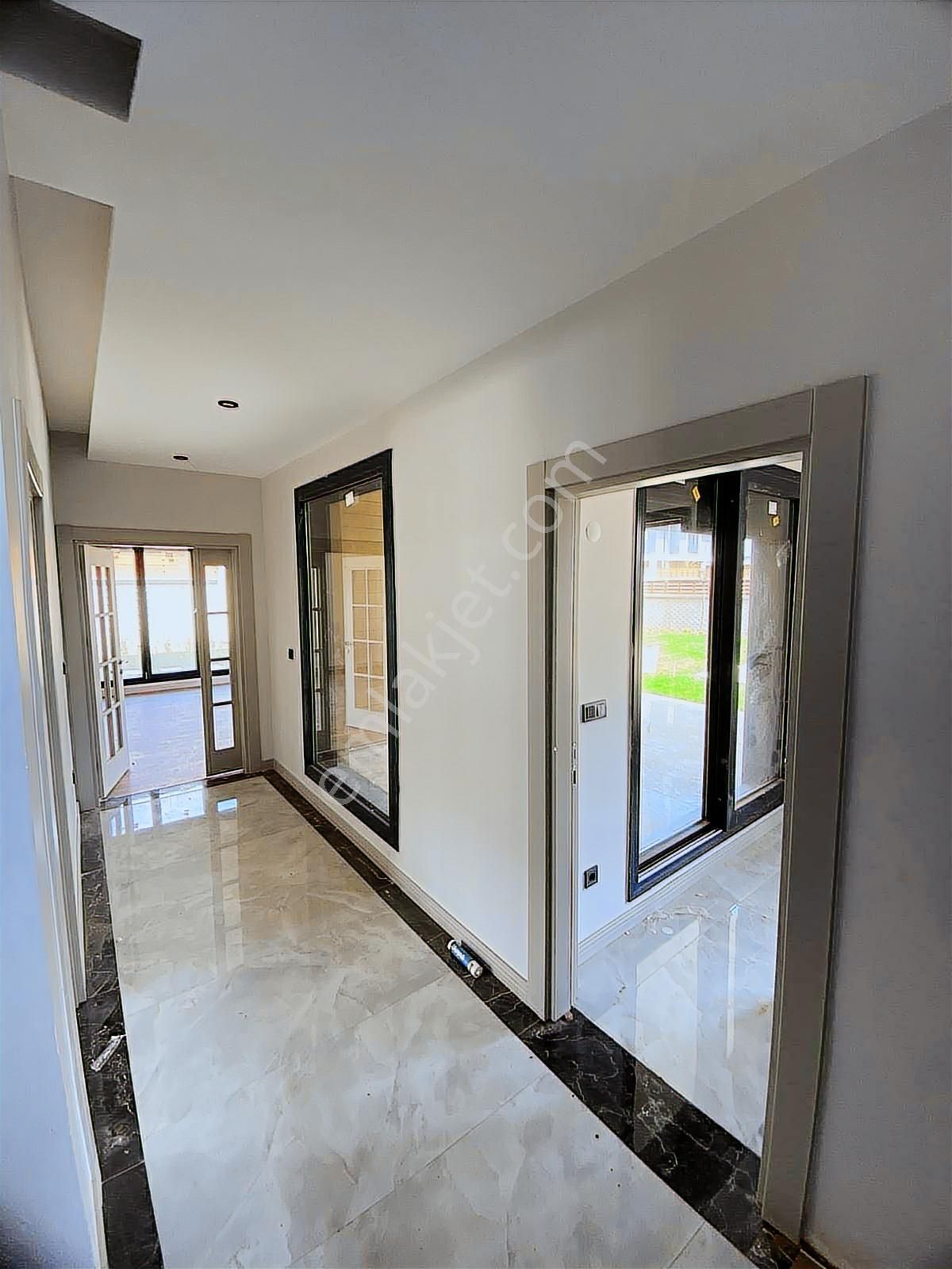 Silivride Özel Havuzlu Modern Mimarili Müstakil Satılık Villa - Görsel 24