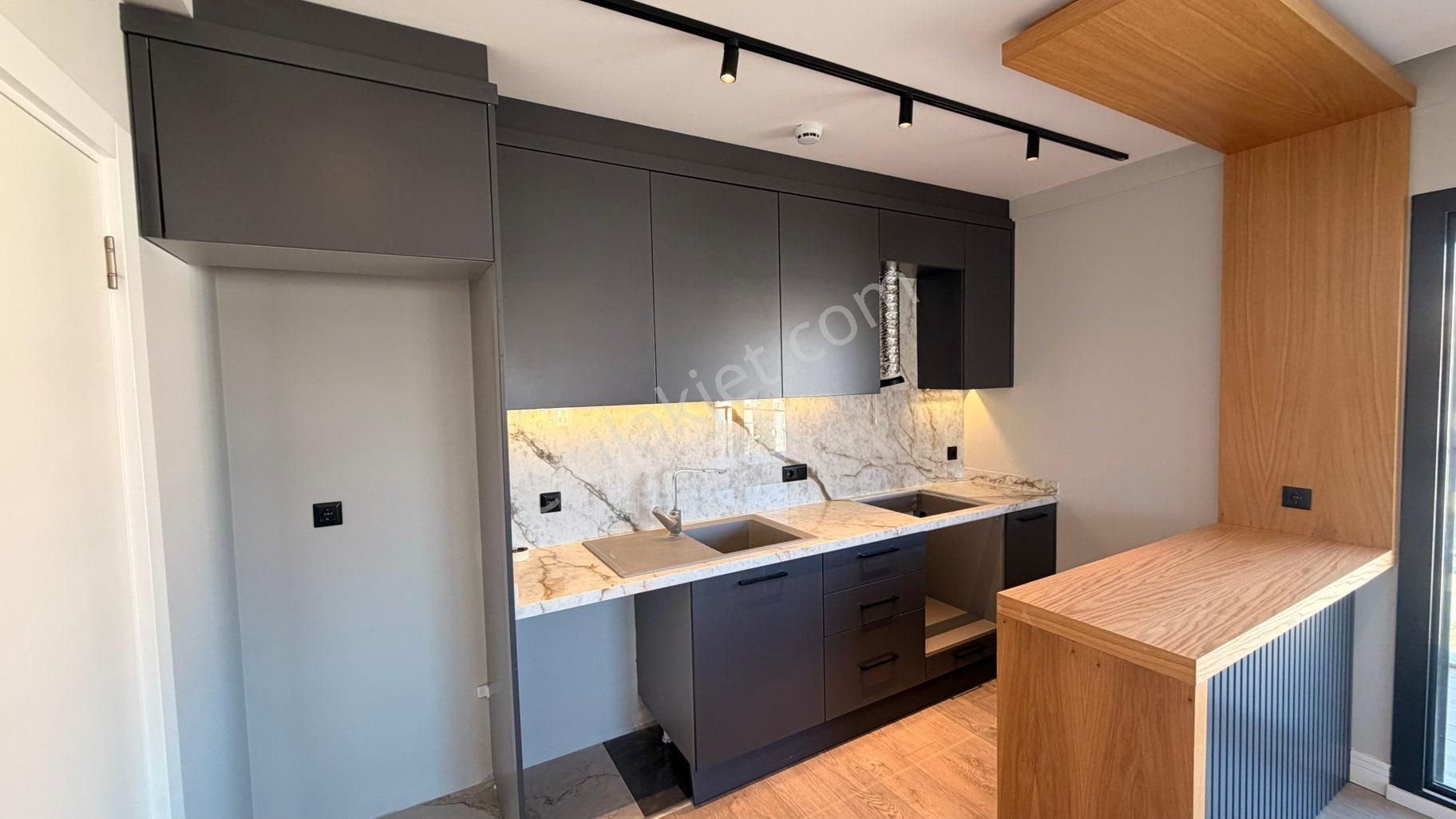 Kuşadası Davutlar’da Lüks Yapım Havuzlu 2+1 Daire - Görsel 10