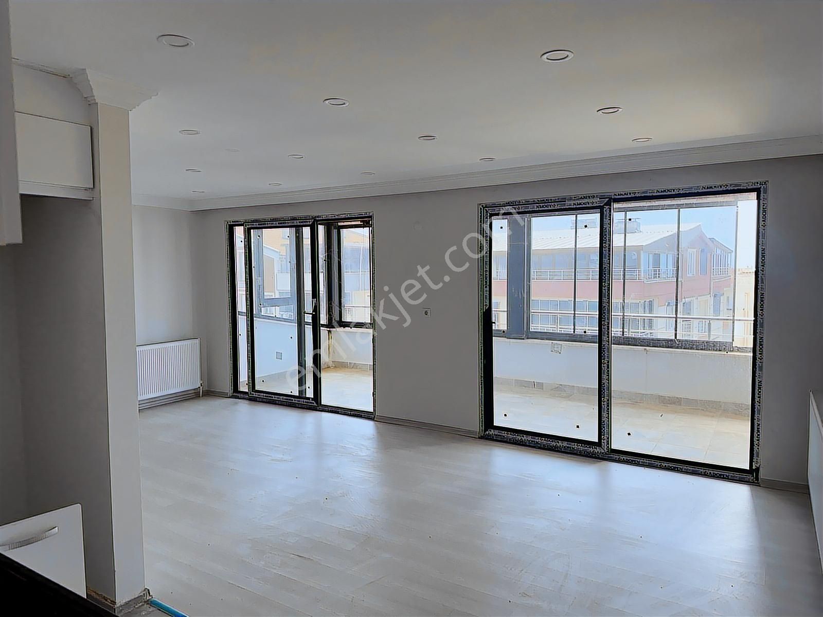 Mahir Emlak' Tan Yalova Armutluda Kısmi Deniz Manzaralı Dublex