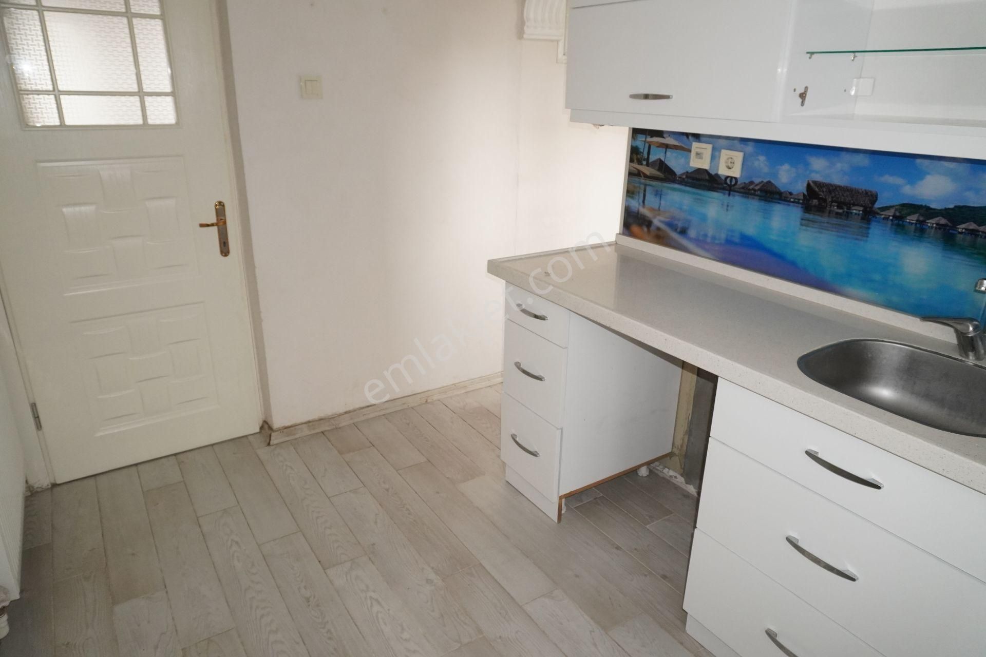 Çiğli Egekentte Kısmı Eşyalı Daire Asansörlü Arakat - Görsel 6