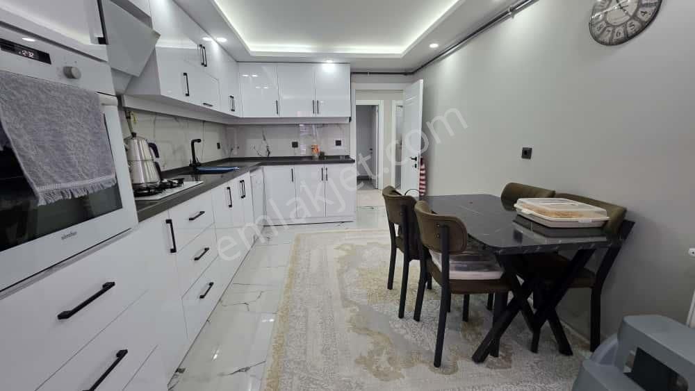 Gülyakada Bahçeli Müstakil Ev 2 Ayrı Daire (2+1 Ve3+1) - Görsel 3