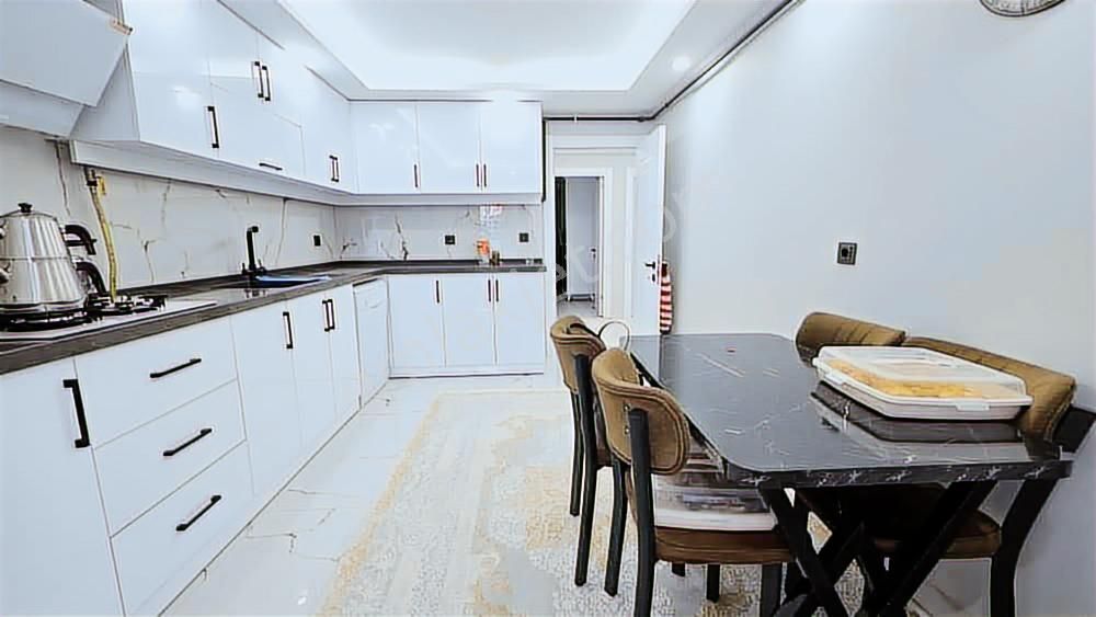 Gülyakada Bahçeli Müstakil Ev 2 Ayrı Daire (2+1 Ve3+1) - Görsel 4