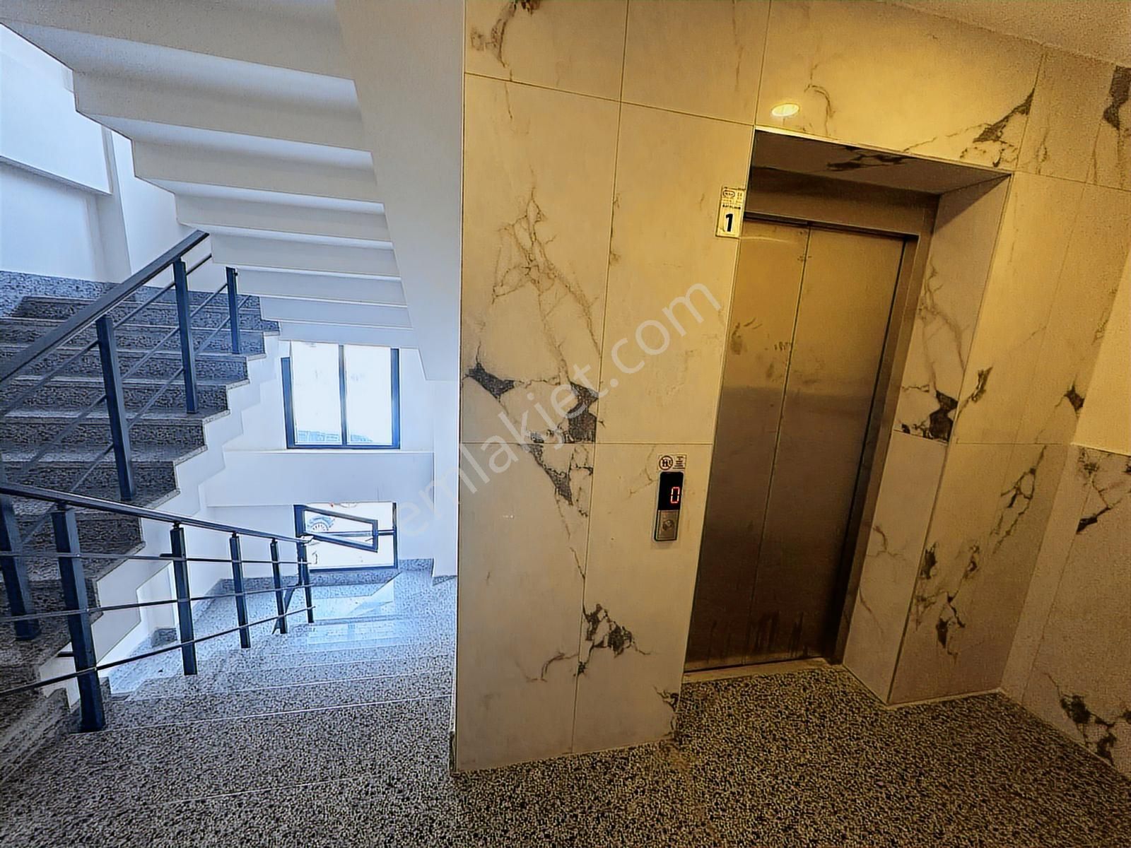 Armutalan Yeni Bina Cadde Üzeri Satılık Ofis/konut - Görsel 2