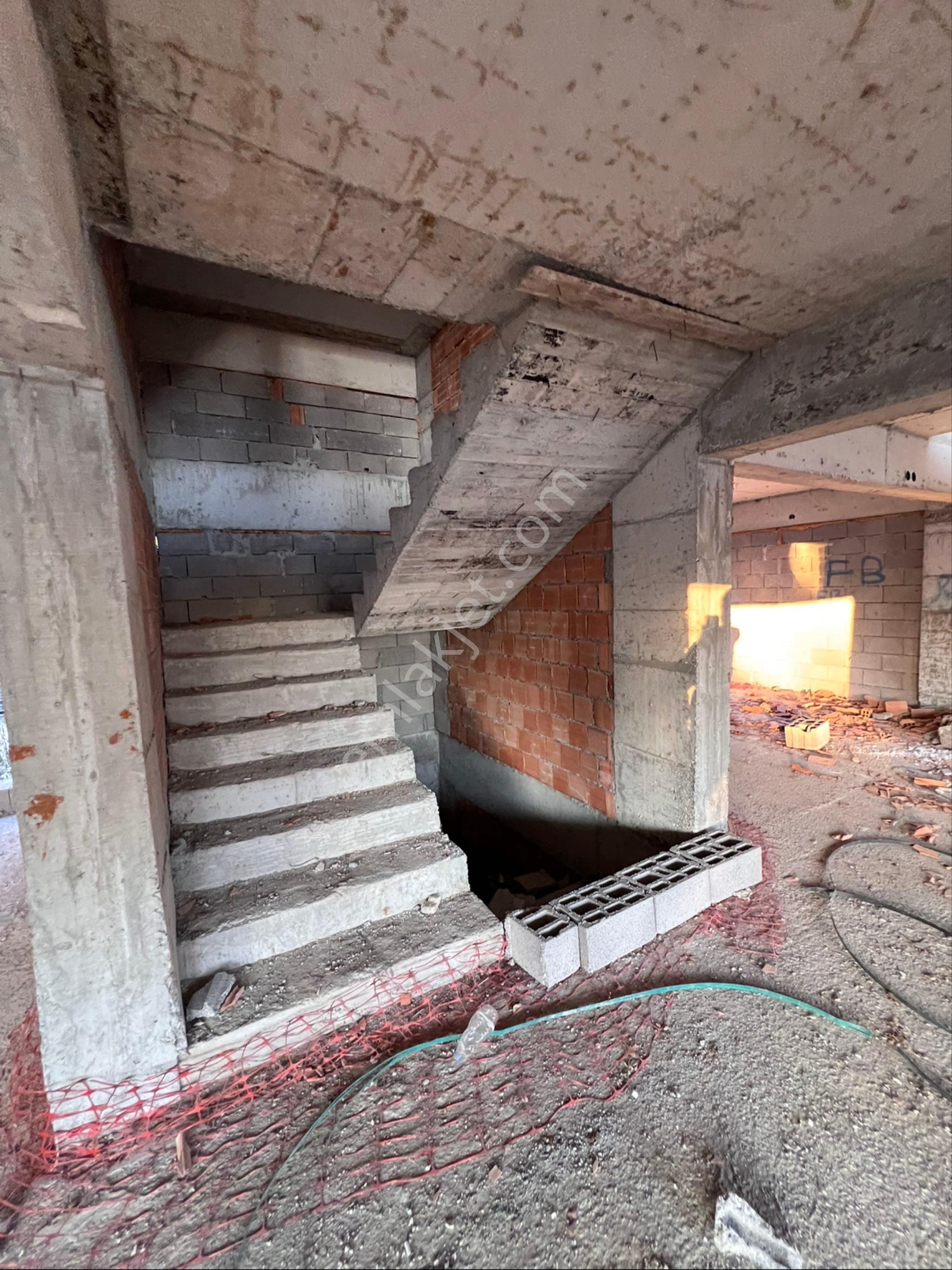 Güzelkent Mah Çift Parsel Kurumsal İşyerine Uygun Natamam Villa - Görsel 8