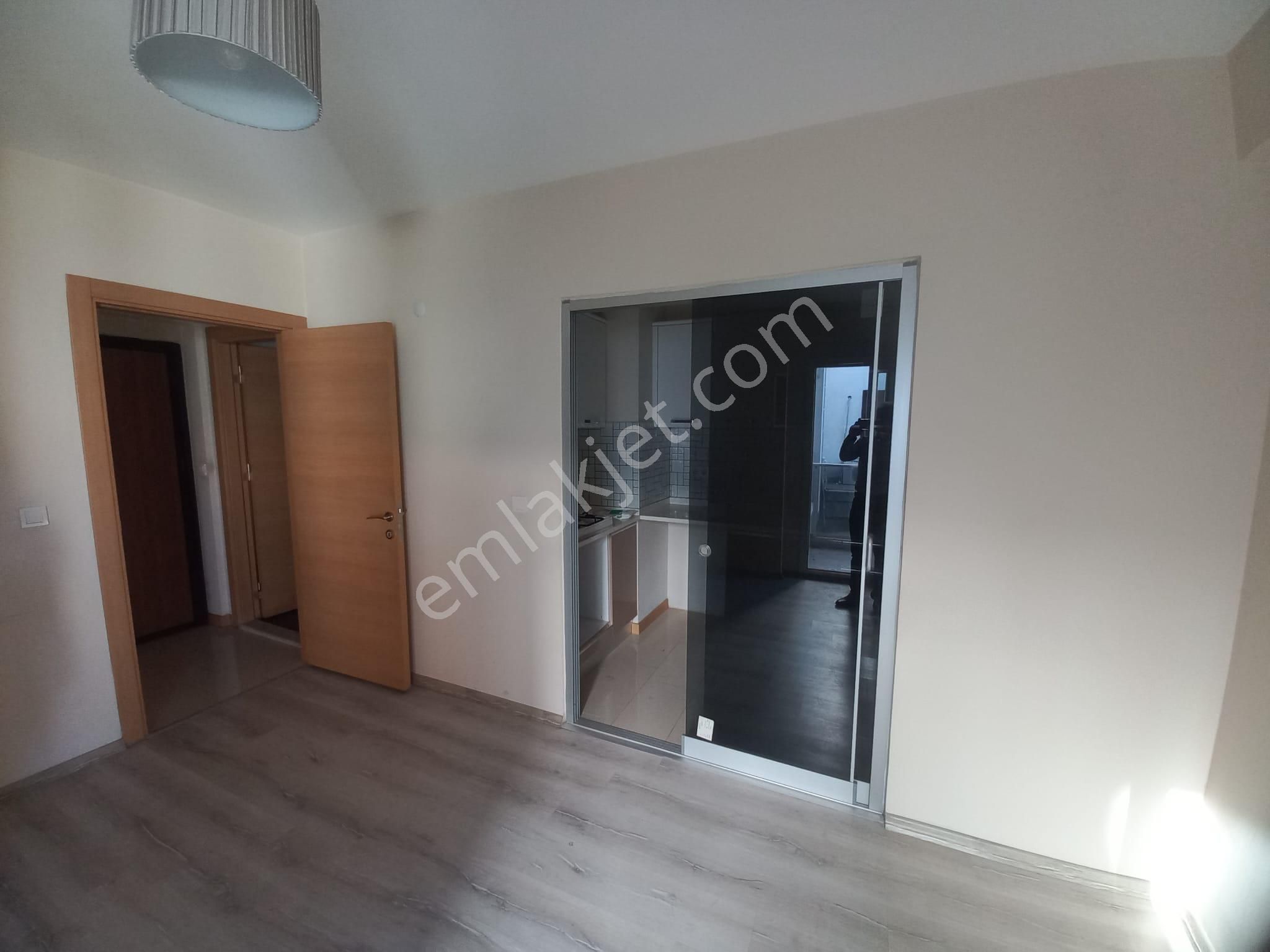 Bornova Stadyum Metro Yakınlarındayedi Yıllık Binada Bakımlı 1+1 Satılık Ticari Konut - Görsel 21