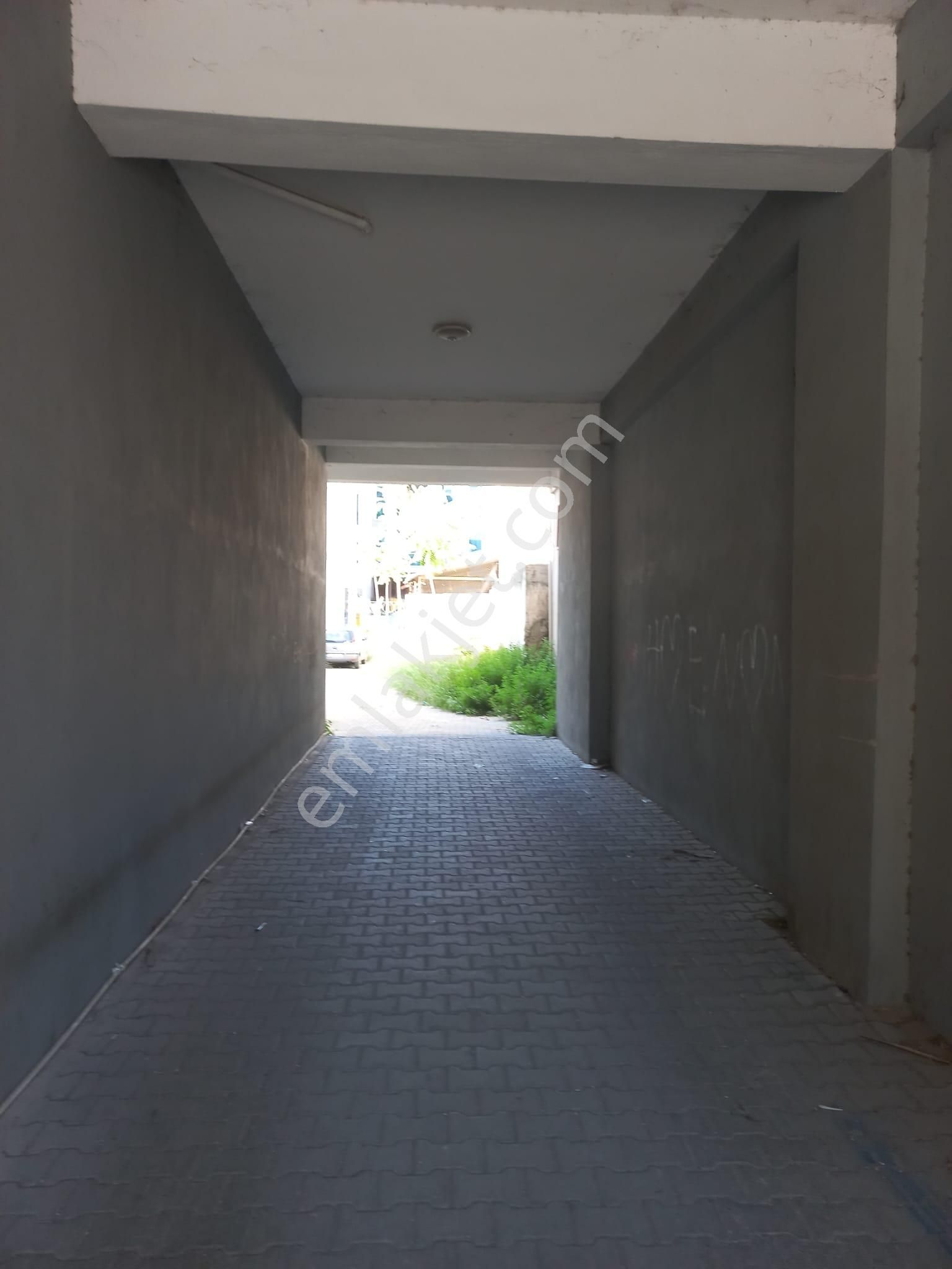 Bornova Stadyum Metro Yakınlarındayedi Yıllık Binada Bakımlı 1+1 Satılık Ticari Konut - Görsel 10