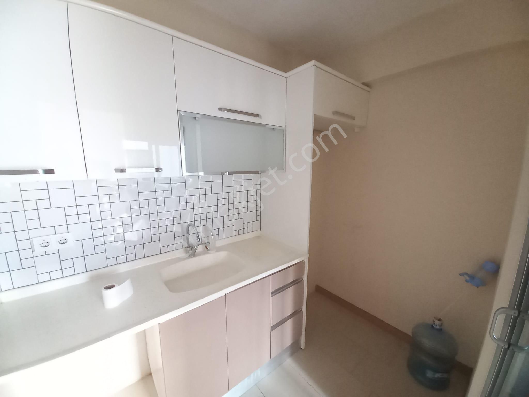 Bornova Stadyum Metro Yakınlarındayedi Yıllık Binada Bakımlı 1+1 Satılık Ticari Konut - Görsel 19