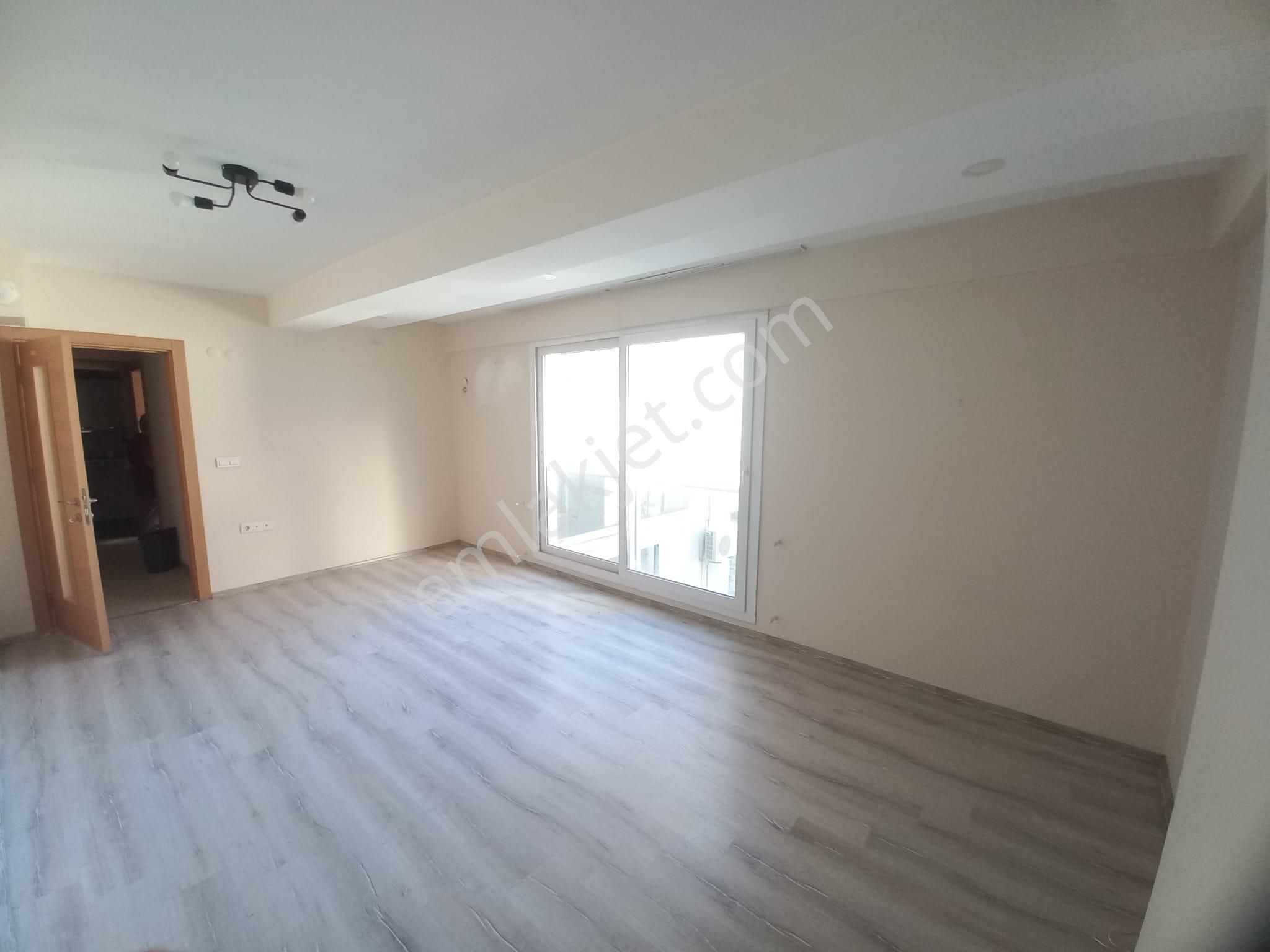 Bornova Stadyum Metro Yakınlarındayedi Yıllık Binada Bakımlı 1+1 Satılık Ticari Konut - Görsel 16