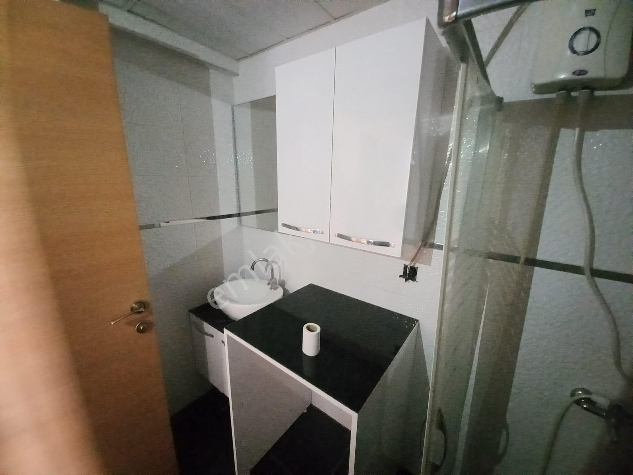 Bornova Stadyum Metro Yakınlarındayedi Yıllık Binada Bakımlı 1+1 Satılık Ticari Konut - Görsel 4