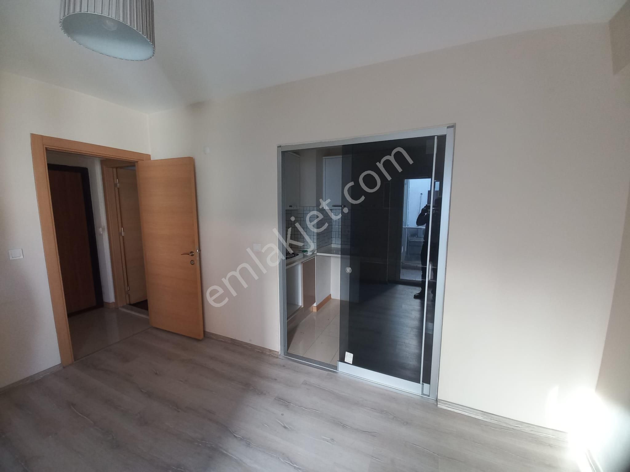 Bornova Stadyum Metro Yakınlarındayedi Yıllık Binada Bakımlı 1+1 Satılık Ticari Konut - Görsel 7