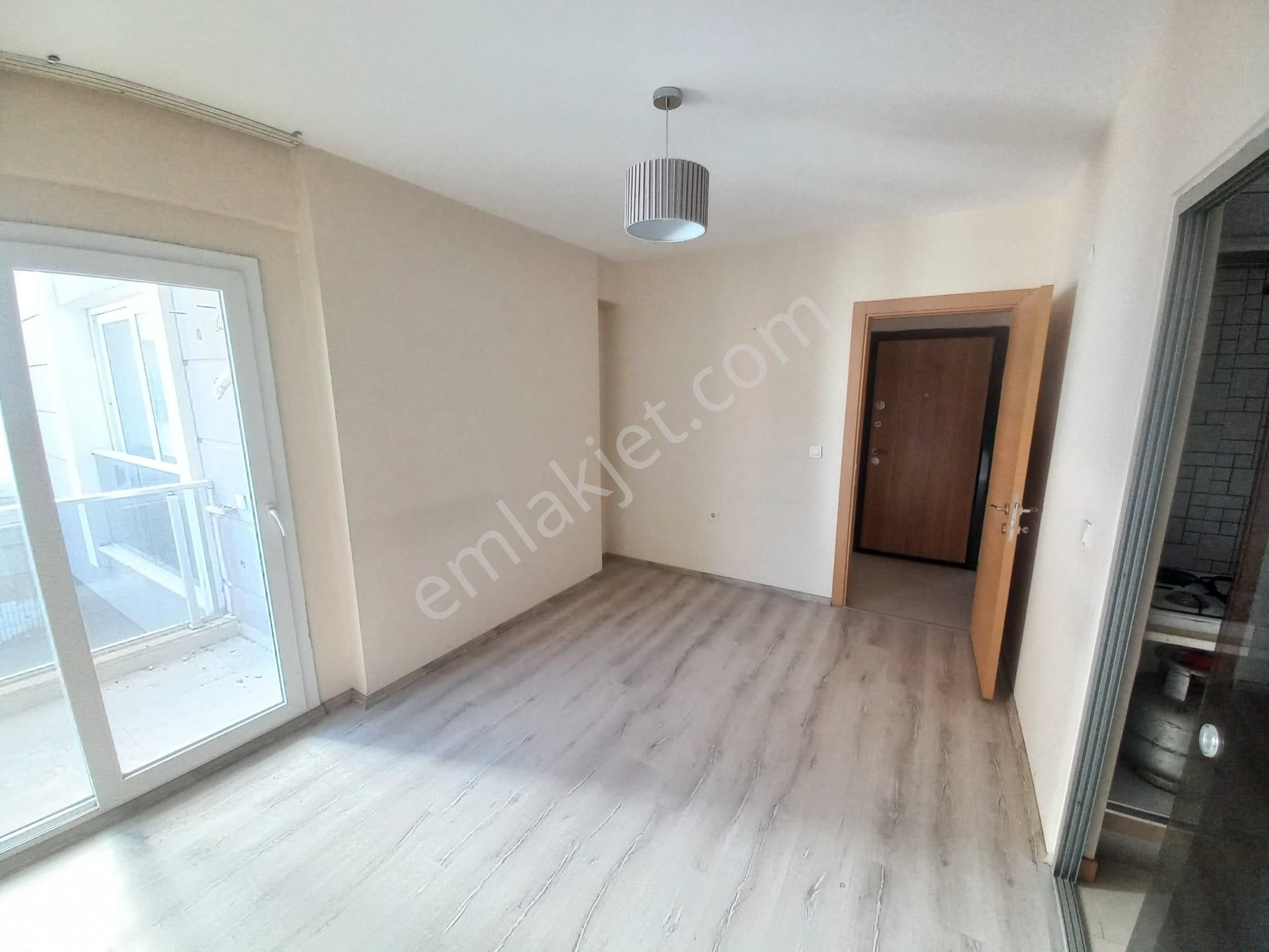 Bornova Stadyum Metro Yakınlarındayedi Yıllık Binada Bakımlı 1+1 Satılık Ticari Konut - Görsel 23