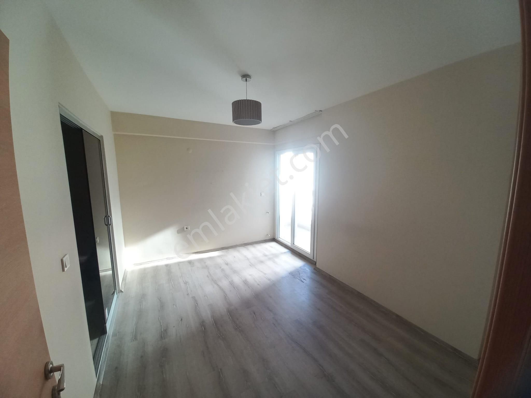 Bornova Stadyum Metro Yakınlarındayedi Yıllık Binada Bakımlı 1+1 Satılık Ticari Konut - Görsel 2