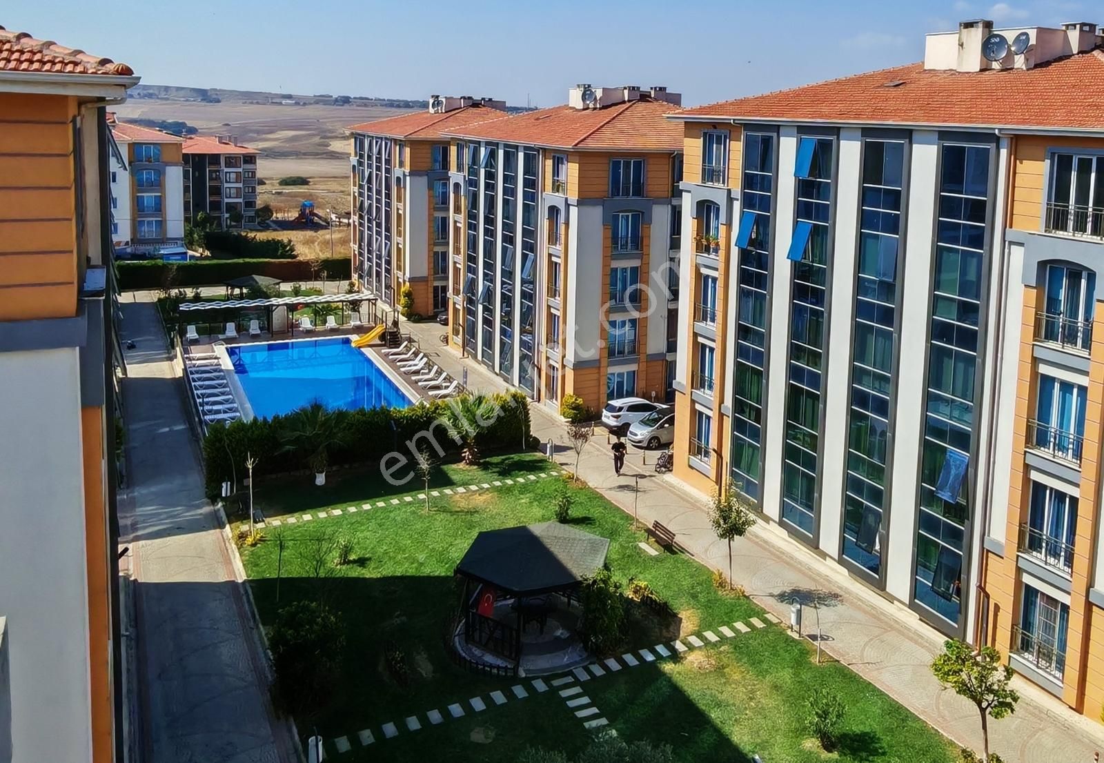 Silivri Mimar Sinan Havuz Manzaralı 2+1 Rose Garden