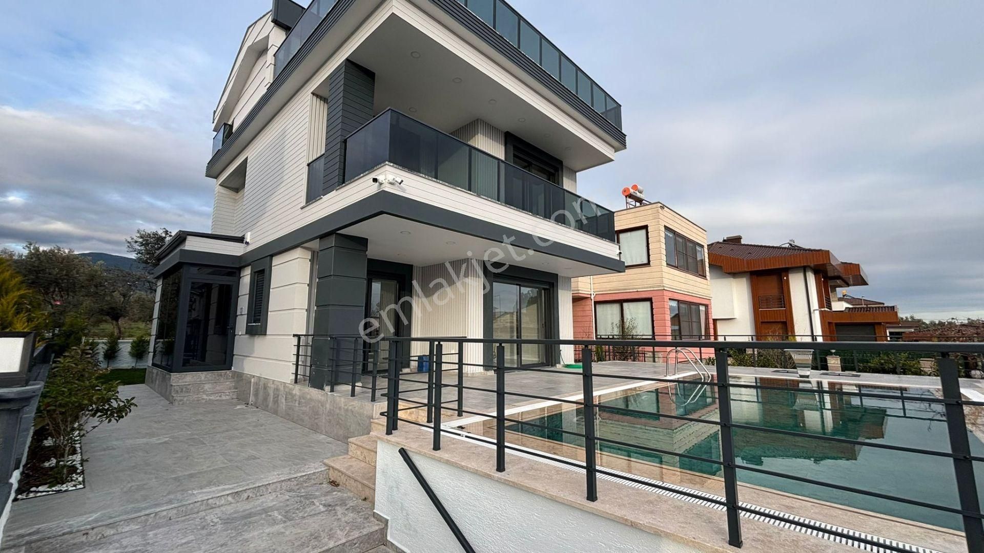 Güre Tahtakuşlar’da Emsalsiz! Deniz Manzaralı, 355 M² Arsada, Özel Havuzlu Ultra Lüks Müstakil Villa - Görsel 3