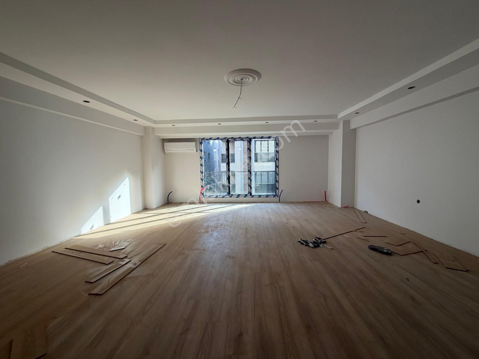 Bahçelievler Merkez'de Sıfır Binada 3+1 Geniş Ara Kat Daire