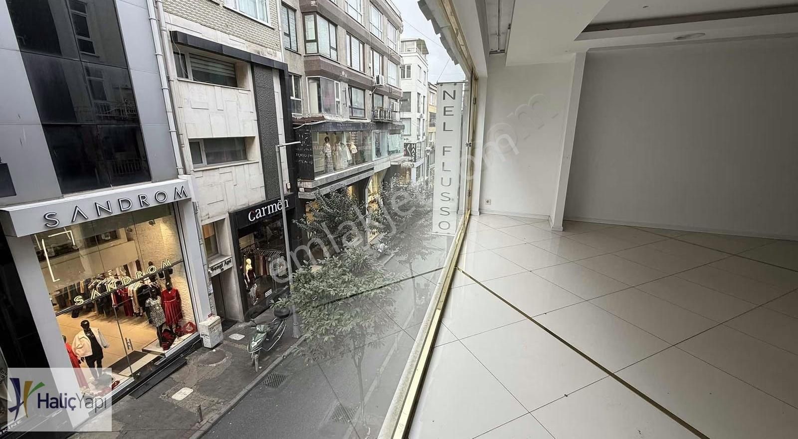 Nişantaşı Baytar Ahmet Sokakta Vitrinli Kiralık İş Yeri
