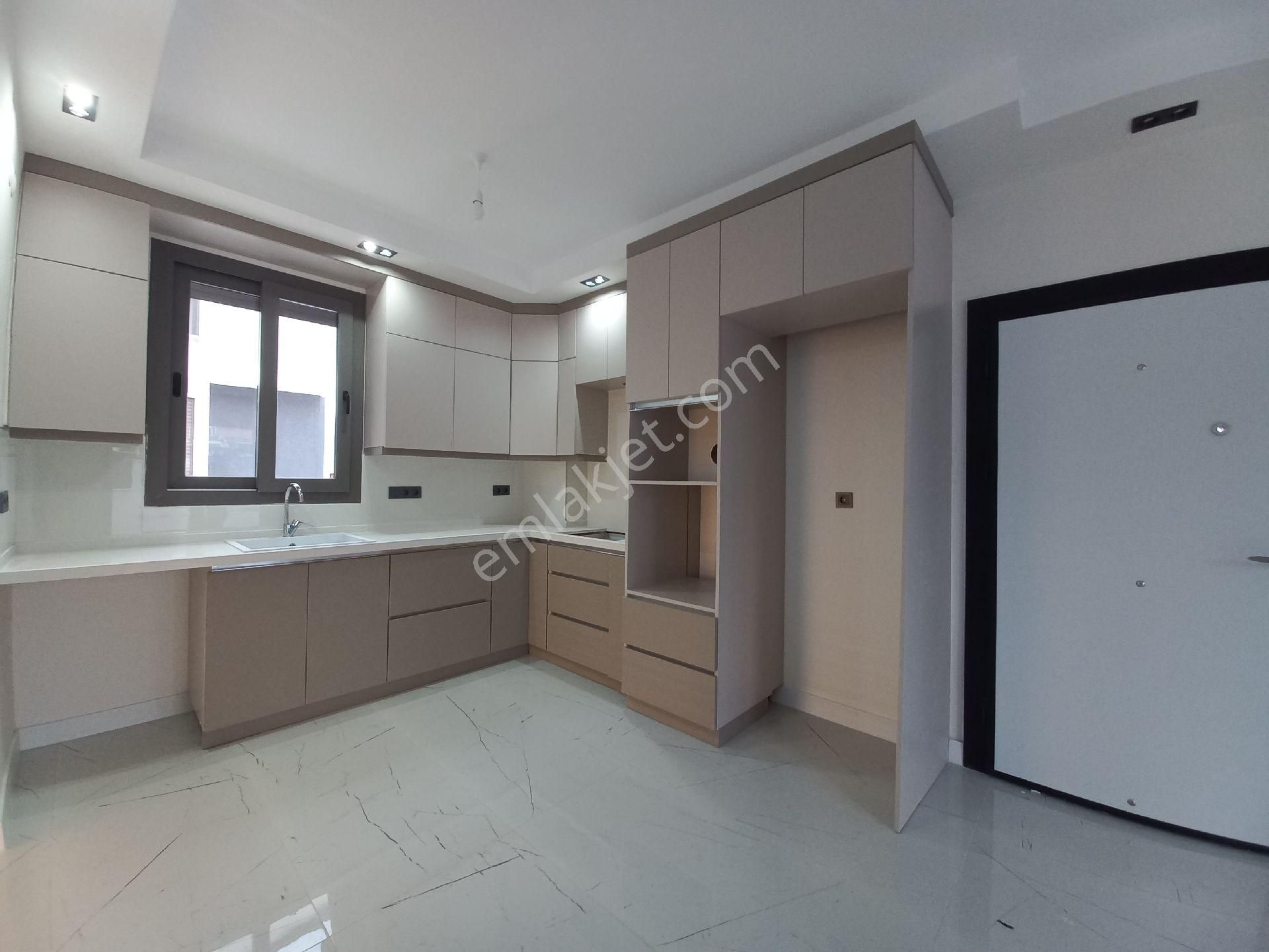 Didim'de Havuzlu Sitede Satılık Ön Cepheli 3+1 Bitişik Nizamlı Villa - Görsel 3