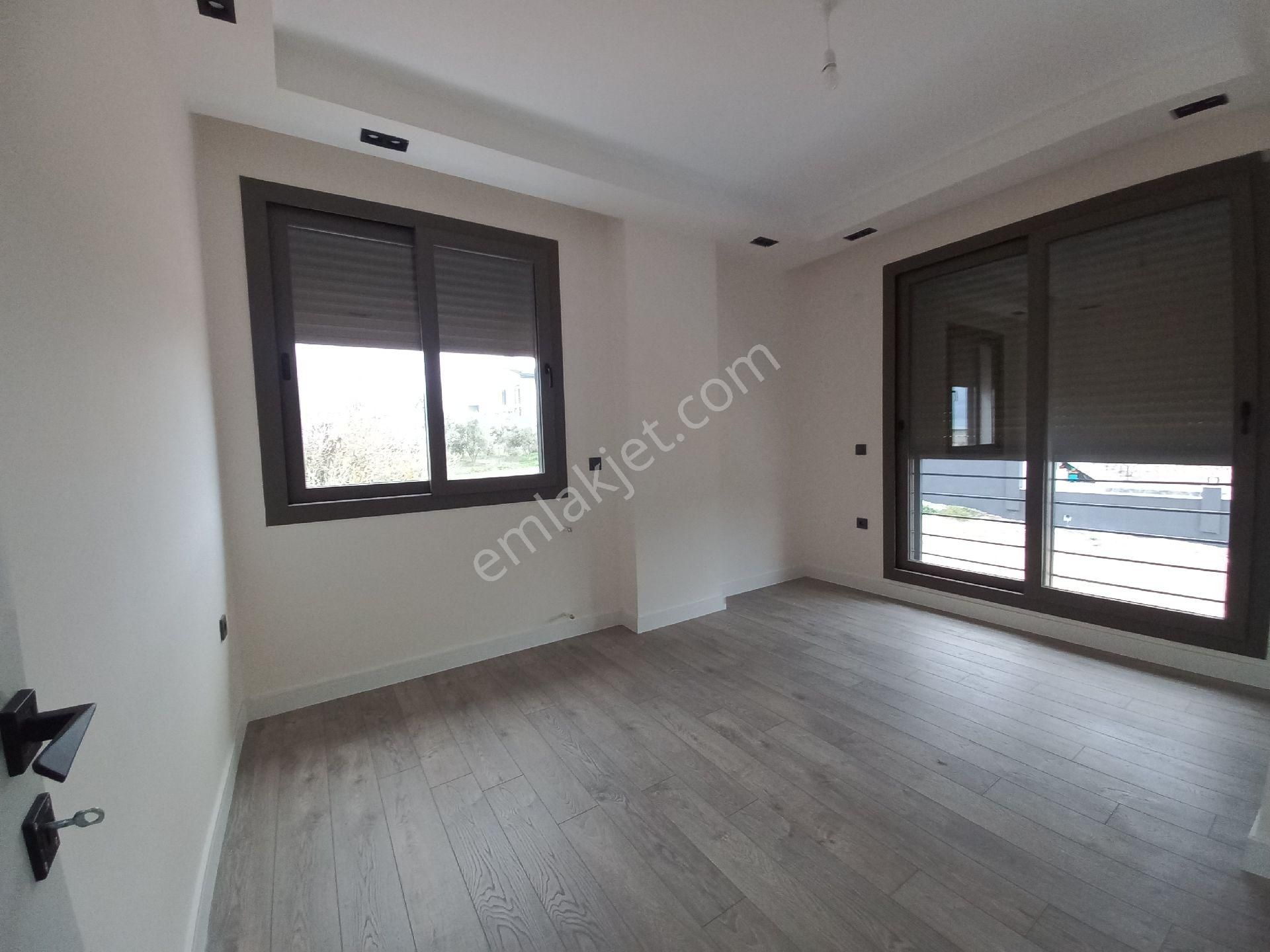 Didim'de Havuzlu Sitede Satılık Ön Cepheli 3+1 Bitişik Nizamlı Villa - Görsel 14