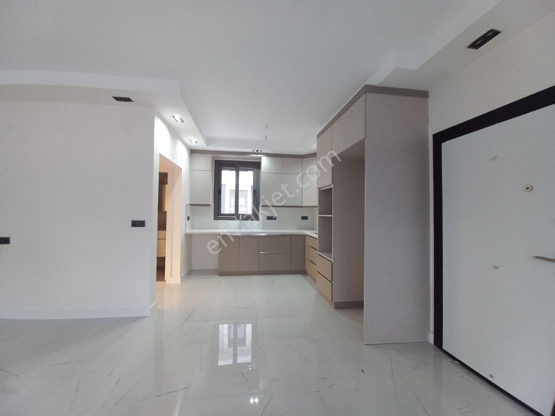 Didim'de Havuzlu Sitede Satılık Ön Cepheli 3+1 Bitişik Nizamlı Villa - Görsel 4