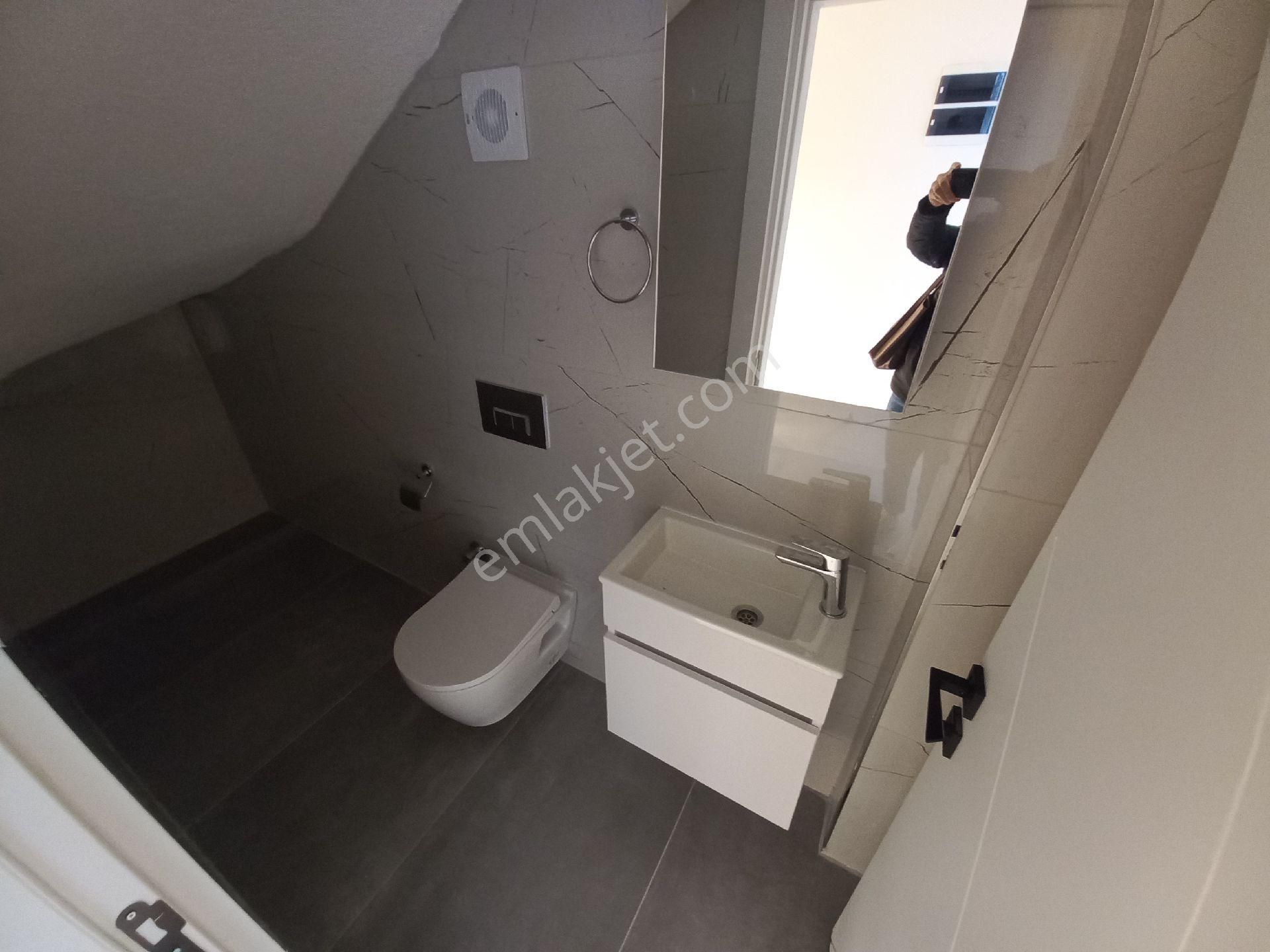 Didim'de Havuzlu Sitede Satılık Ön Cepheli 3+1 Bitişik Nizamlı Villa - Görsel 9