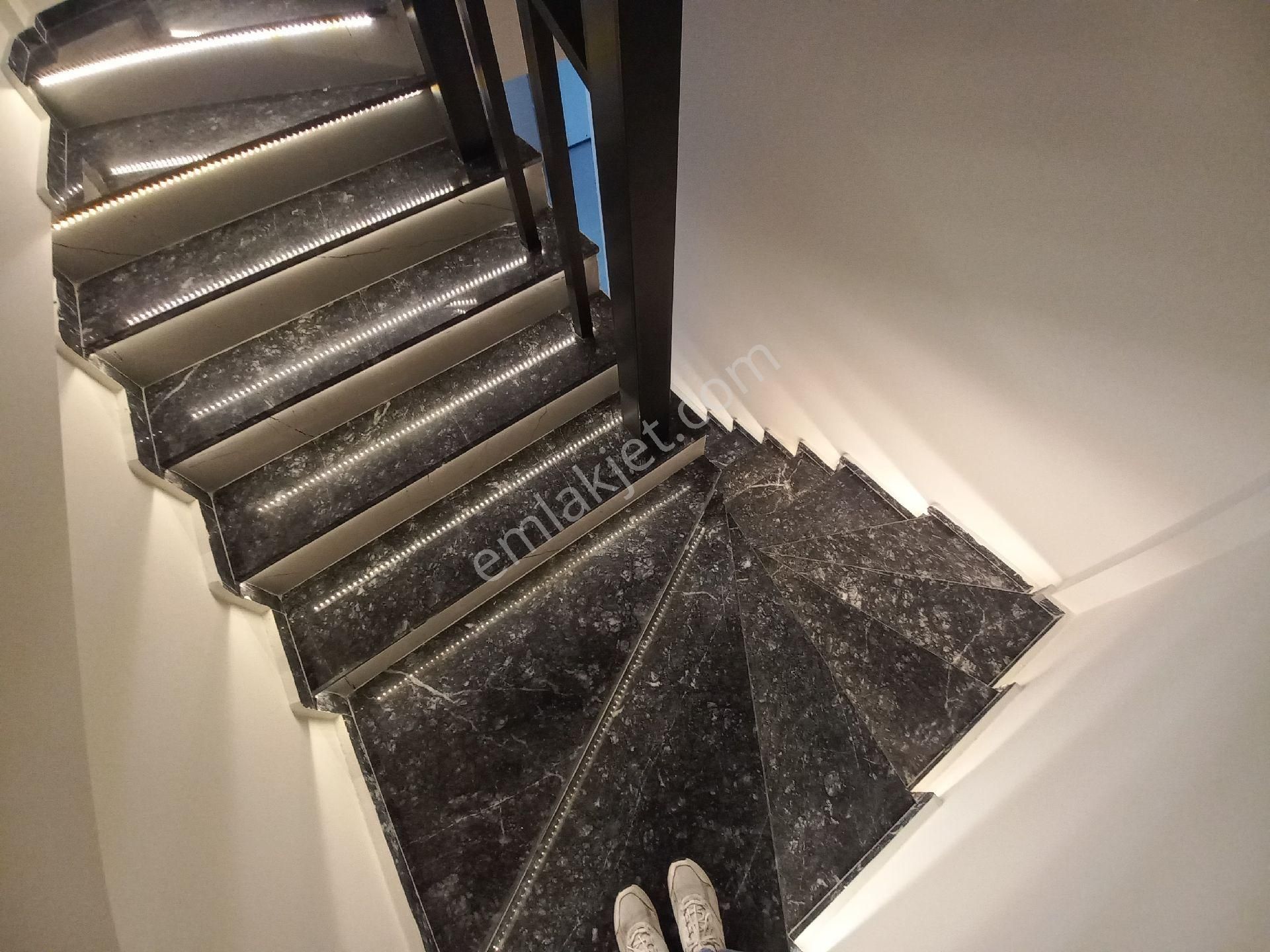 Didim'de Havuzlu Sitede Satılık Ön Cepheli 3+1 Bitişik Nizamlı Villa - Görsel 11