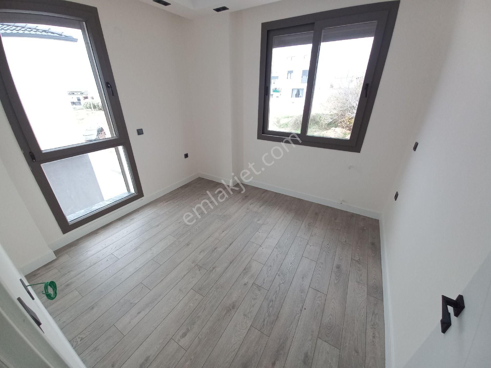 Didim'de Havuzlu Sitede Satılık Ön Cepheli 3+1 Bitişik Nizamlı Villa - Görsel 13