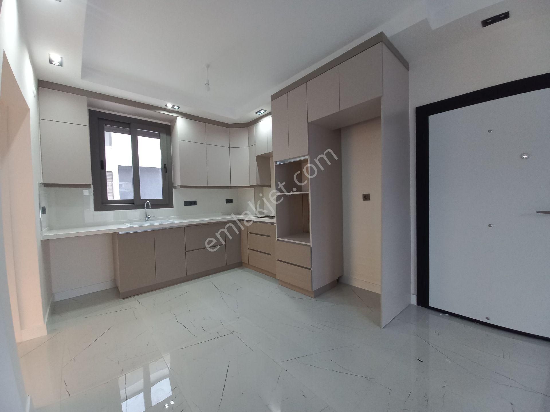 Didim'de Havuzlu Sitede Satılık Ön Cepheli 3+1 Bitişik Nizamlı Villa - Görsel 5