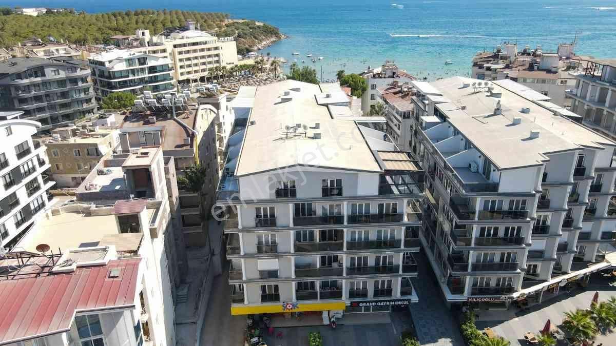 Altınkum'da Plaja 2 Bına Mesafede, 3+1 Havuzlu Asansörlü Daıre