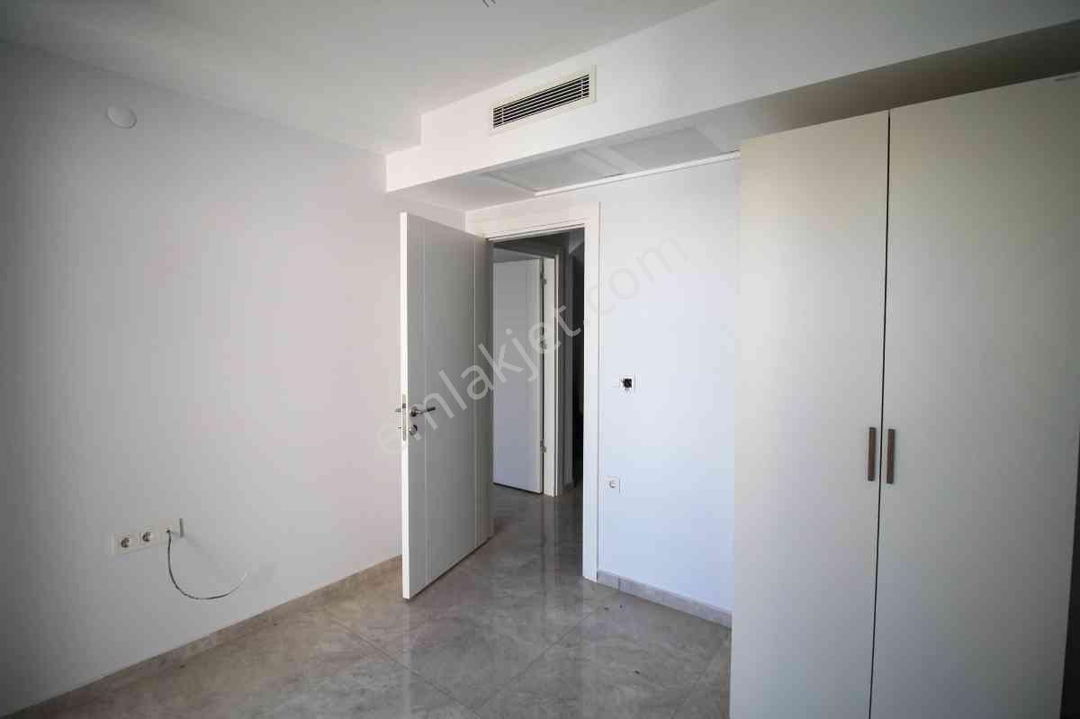 Altınkum'da Plaja 2 Bına Mesafede, 3+1 Havuzlu Asansörlü Daıre - Görsel 11