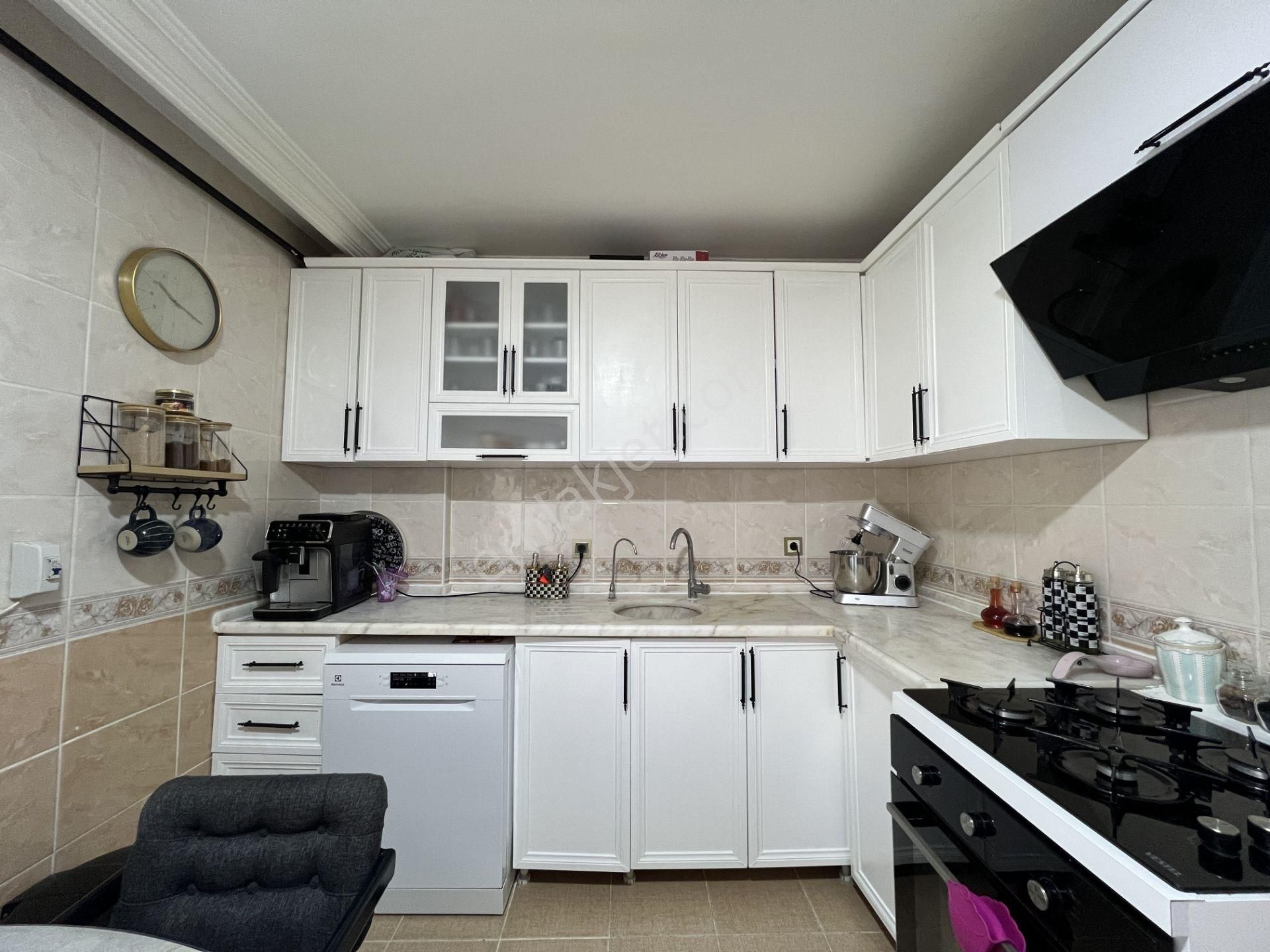 Kalecik Emlak'tan Merkezde 3+1 Giyinme Odalı Orta Kat Ön Full Yapıl - Görsel 4