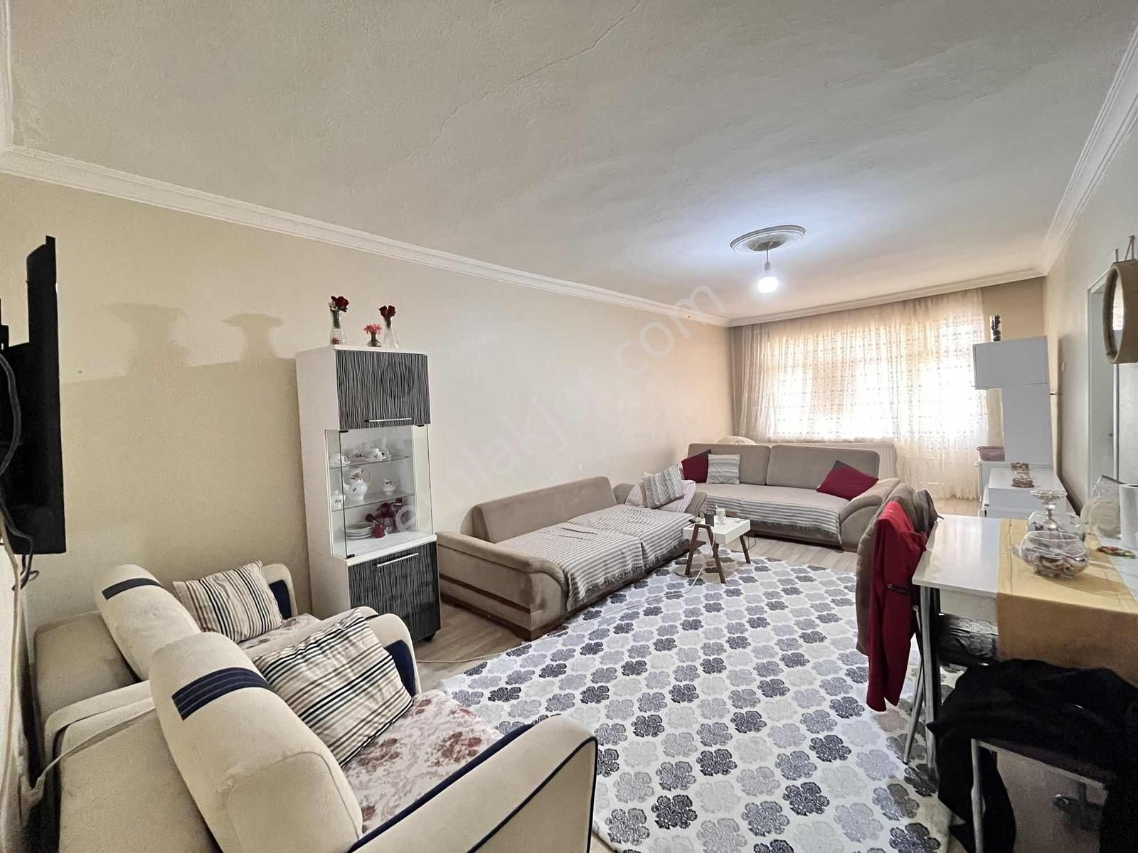 Zafer Mahallesinde Köşe Başı 3+1 Ara Kat Daire