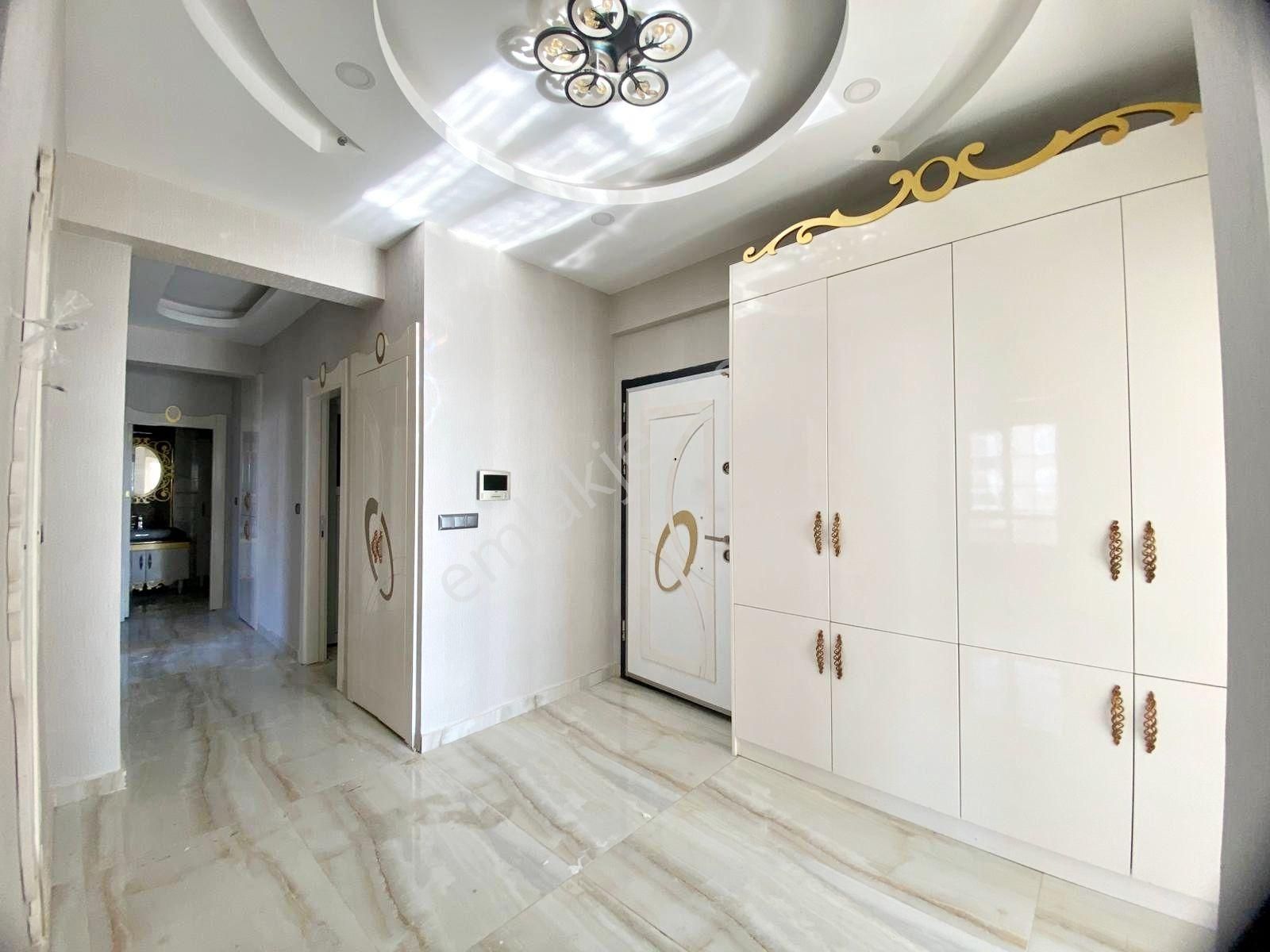 Fıstıklık Merkezde Çift Cam Balkonlu İnce İşçilikli Arakat 3+1 - Görsel 27