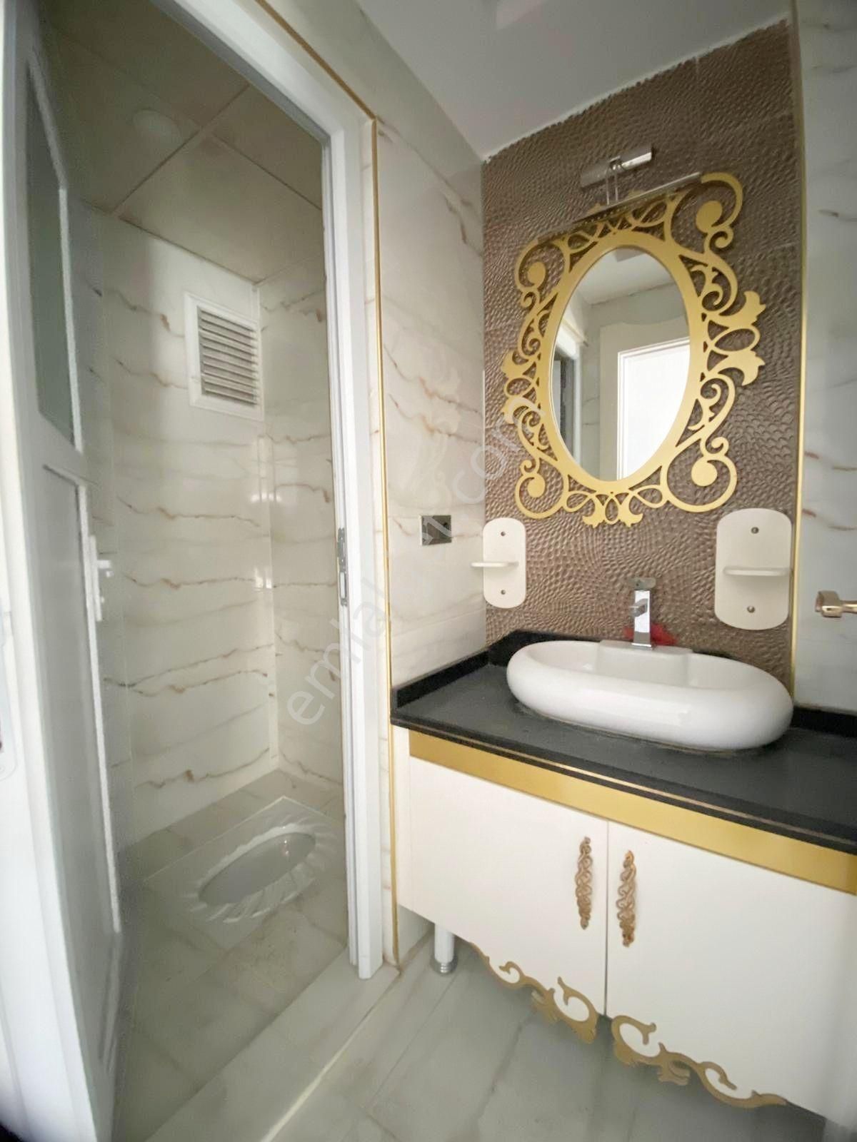 Fıstıklık Merkezde Çift Cam Balkonlu İnce İşçilikli Arakat 3+1 - Görsel 24