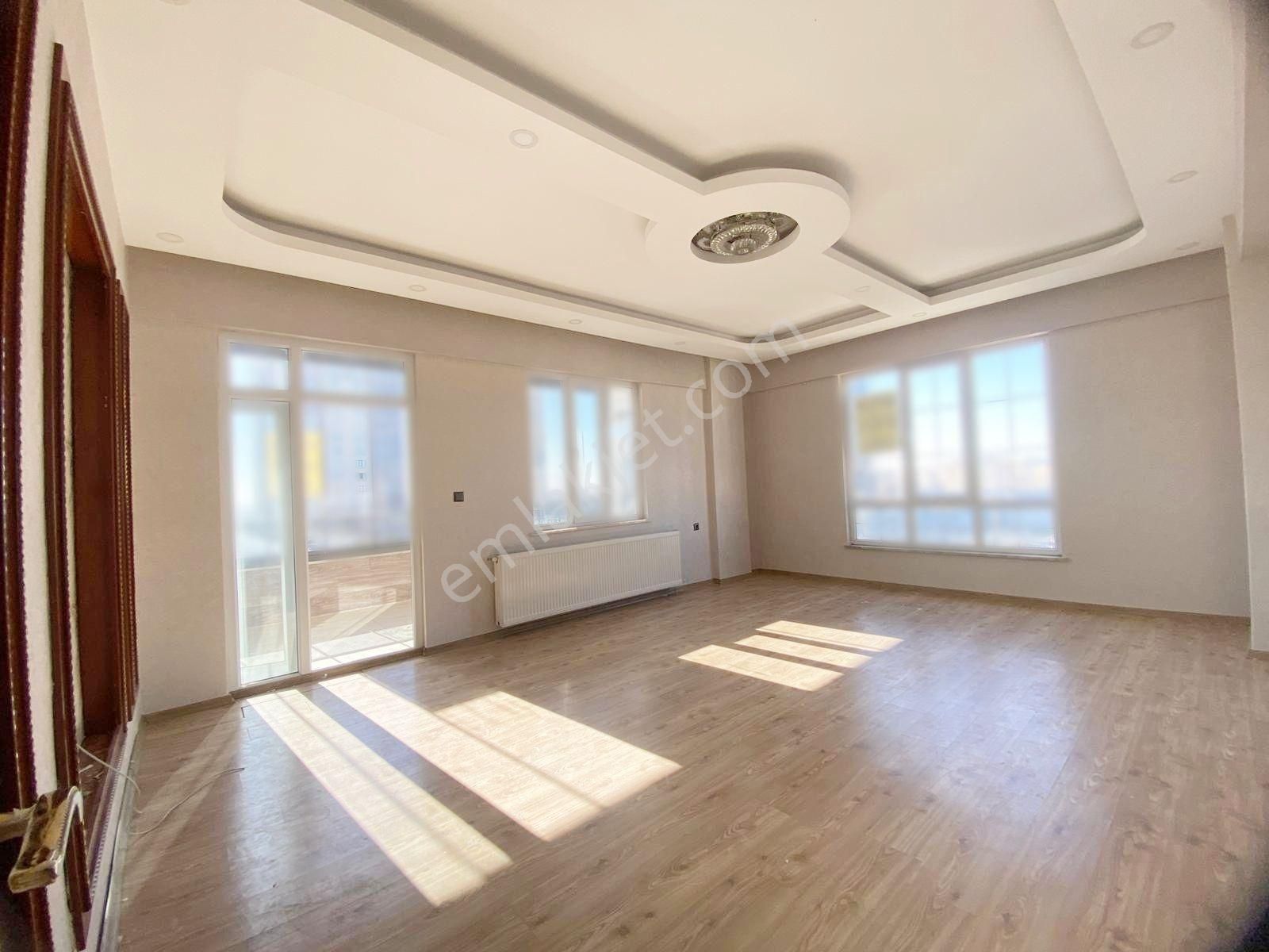 Fıstıklık Merkezde Çift Cam Balkonlu İnce İşçilikli Arakat 3+1 - Görsel 6