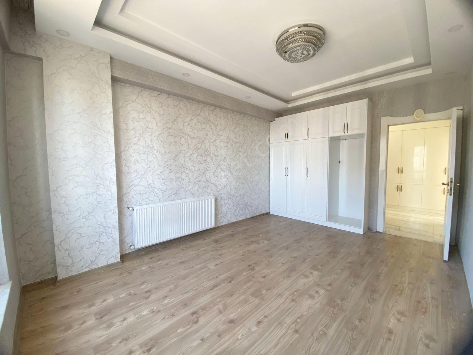 Fıstıklık Merkezde Çift Cam Balkonlu İnce İşçilikli Arakat 3+1 - Görsel 11