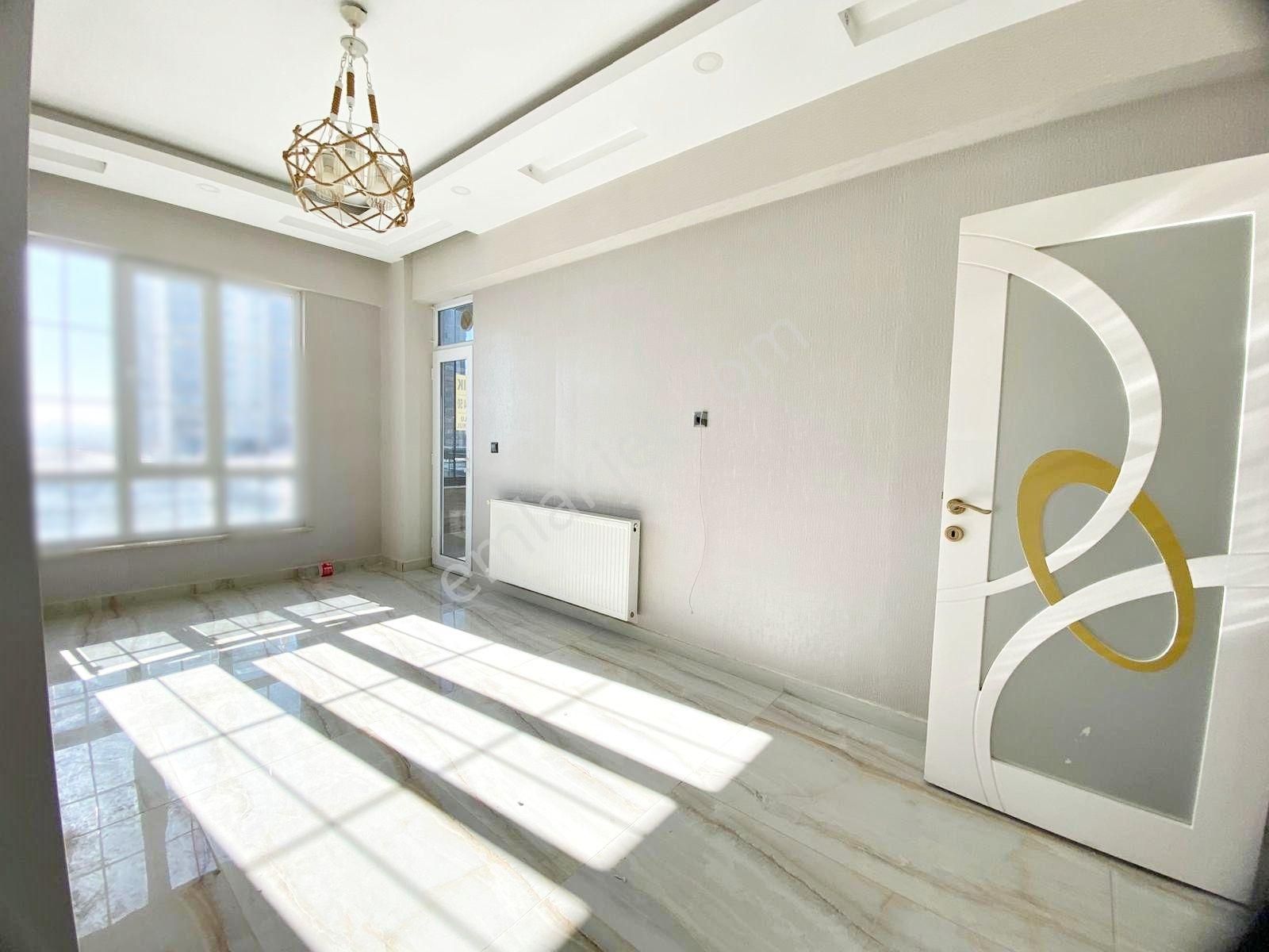 Fıstıklık Merkezde Çift Cam Balkonlu İnce İşçilikli Arakat 3+1 - Görsel 3