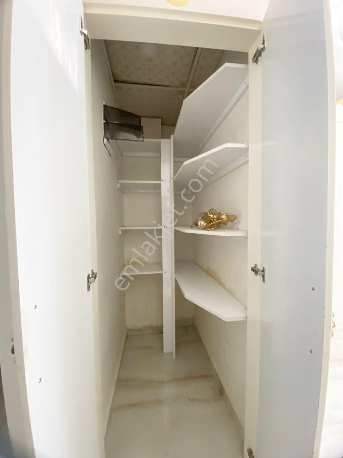 Fıstıklık Merkezde Çift Cam Balkonlu İnce İşçilikli Arakat 3+1 - Görsel 26