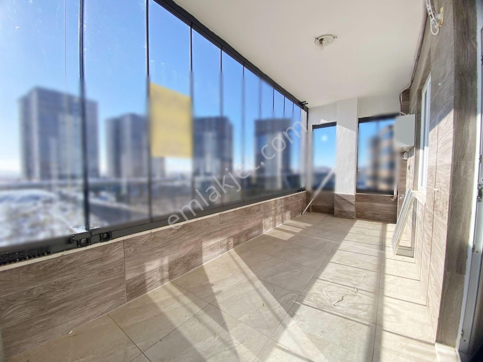 Fıstıklık Merkezde Çift Cam Balkonlu İnce İşçilikli Arakat 3+1 - Görsel 5