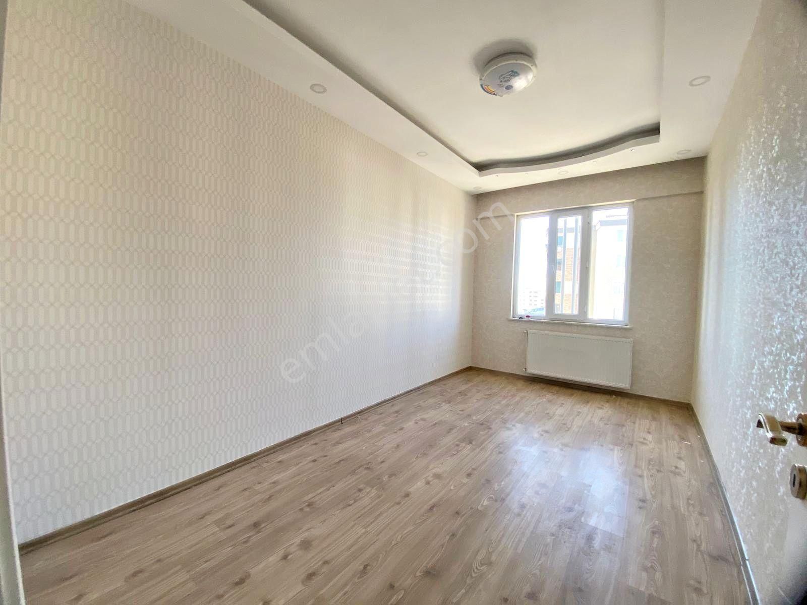 Fıstıklık Merkezde Çift Cam Balkonlu İnce İşçilikli Arakat 3+1 - Görsel 12