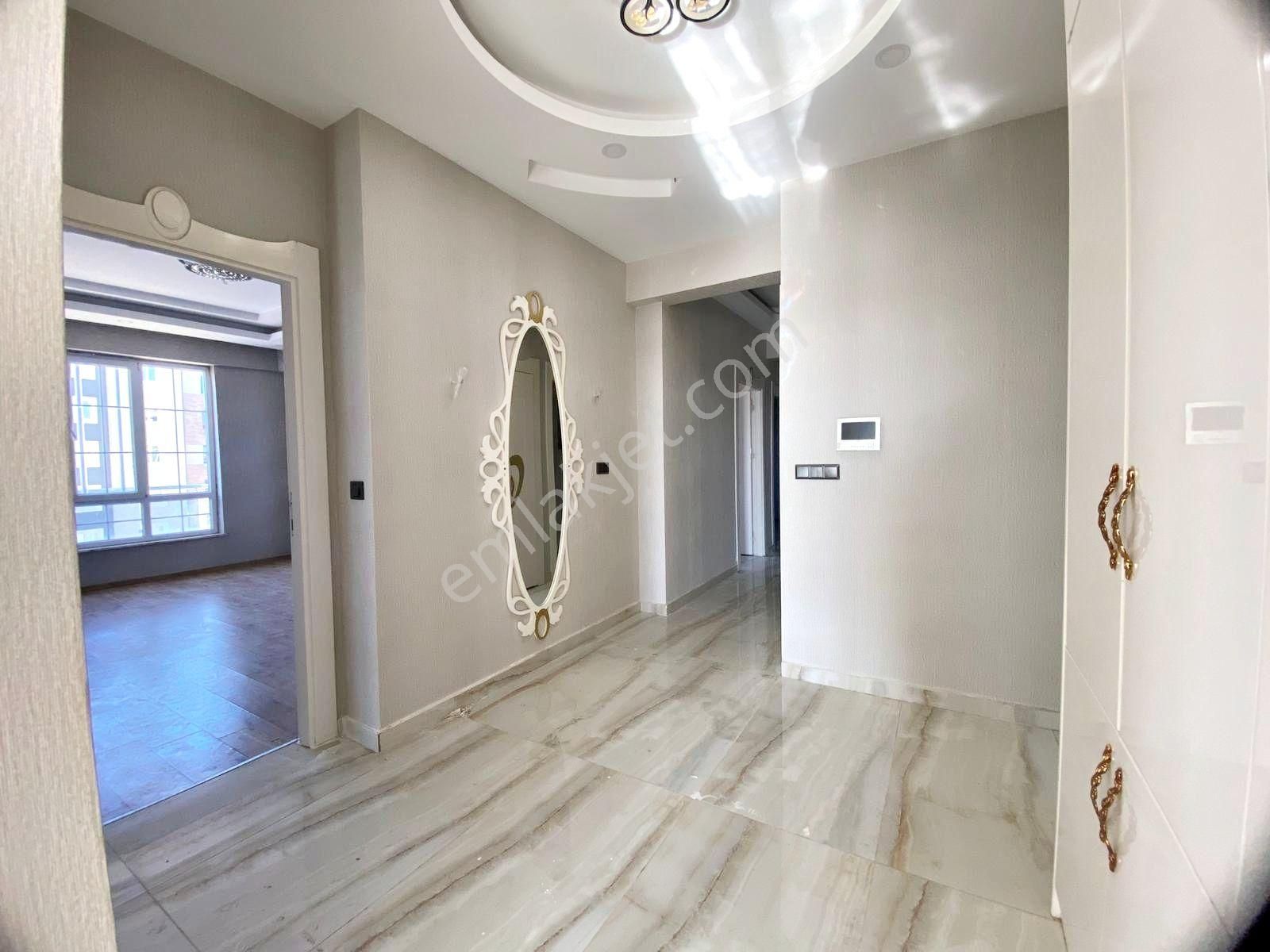 Fıstıklık Merkezde Çift Cam Balkonlu İnce İşçilikli Arakat 3+1 - Görsel 28