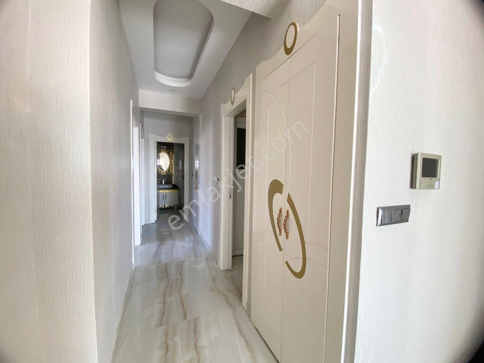 Fıstıklık Merkezde Çift Cam Balkonlu İnce İşçilikli Arakat 3+1 - Görsel 21