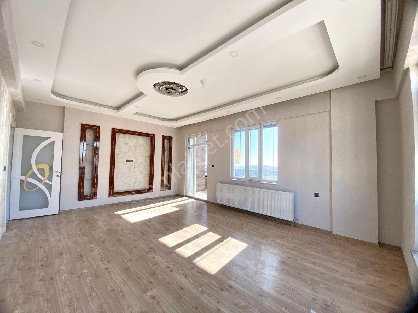 Fıstıklık Merkezde Çift Cam Balkonlu İnce İşçilikli Arakat 3+1 - Görsel 7