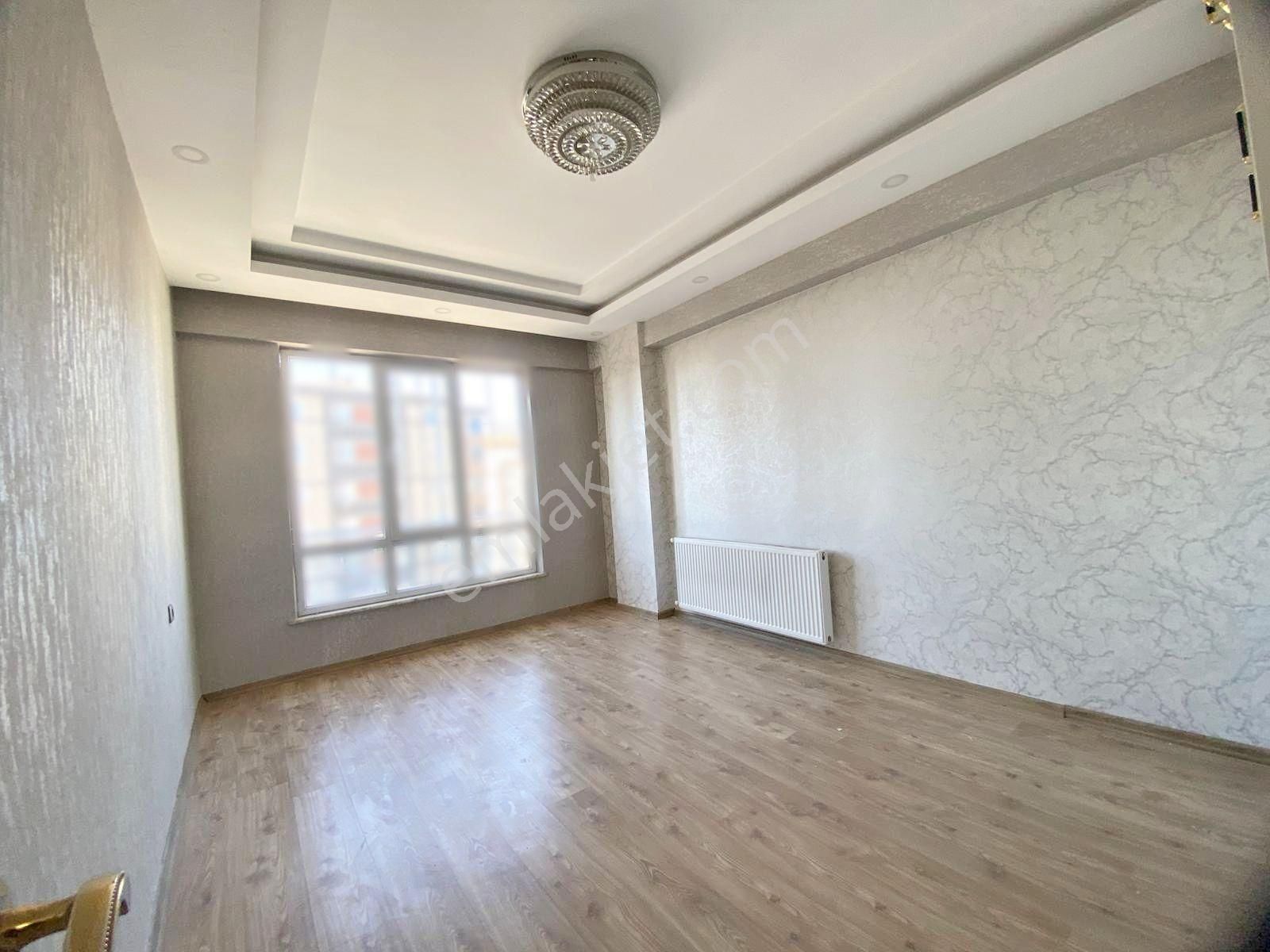 Fıstıklık Merkezde Çift Cam Balkonlu İnce İşçilikli Arakat 3+1 - Görsel 9